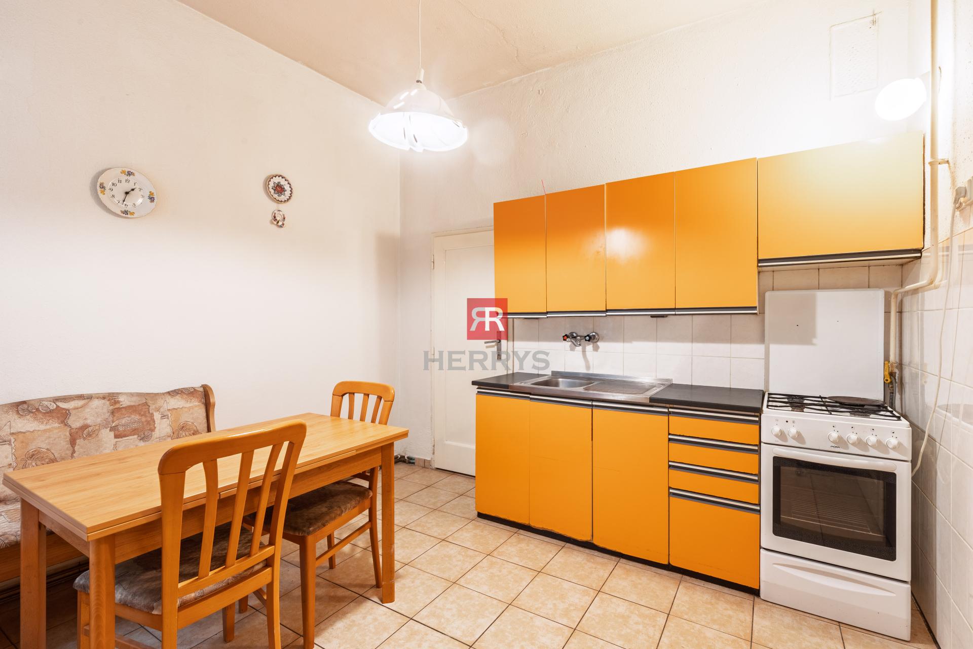 HERRYS - Na predaj exkluzívny staromestský 4 izbový byt s možnosťou prerobenia na 5 izbový&nbsp;