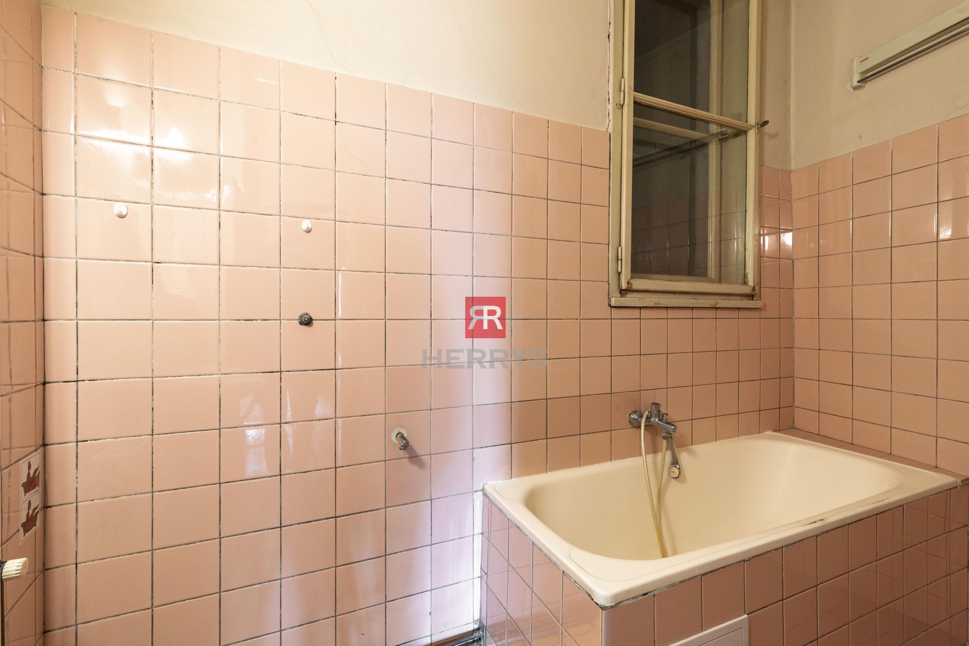 HERRYS - Na predaj exkluzívny staromestský 4 izbový byt s možnosťou prerobenia na 5 izbový&nbsp;