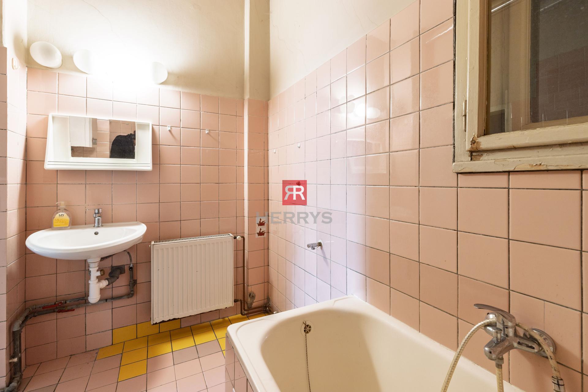 HERRYS - Na predaj exkluzívny staromestský 4 izbový byt s možnosťou prerobenia na 5 izbový&nbsp;