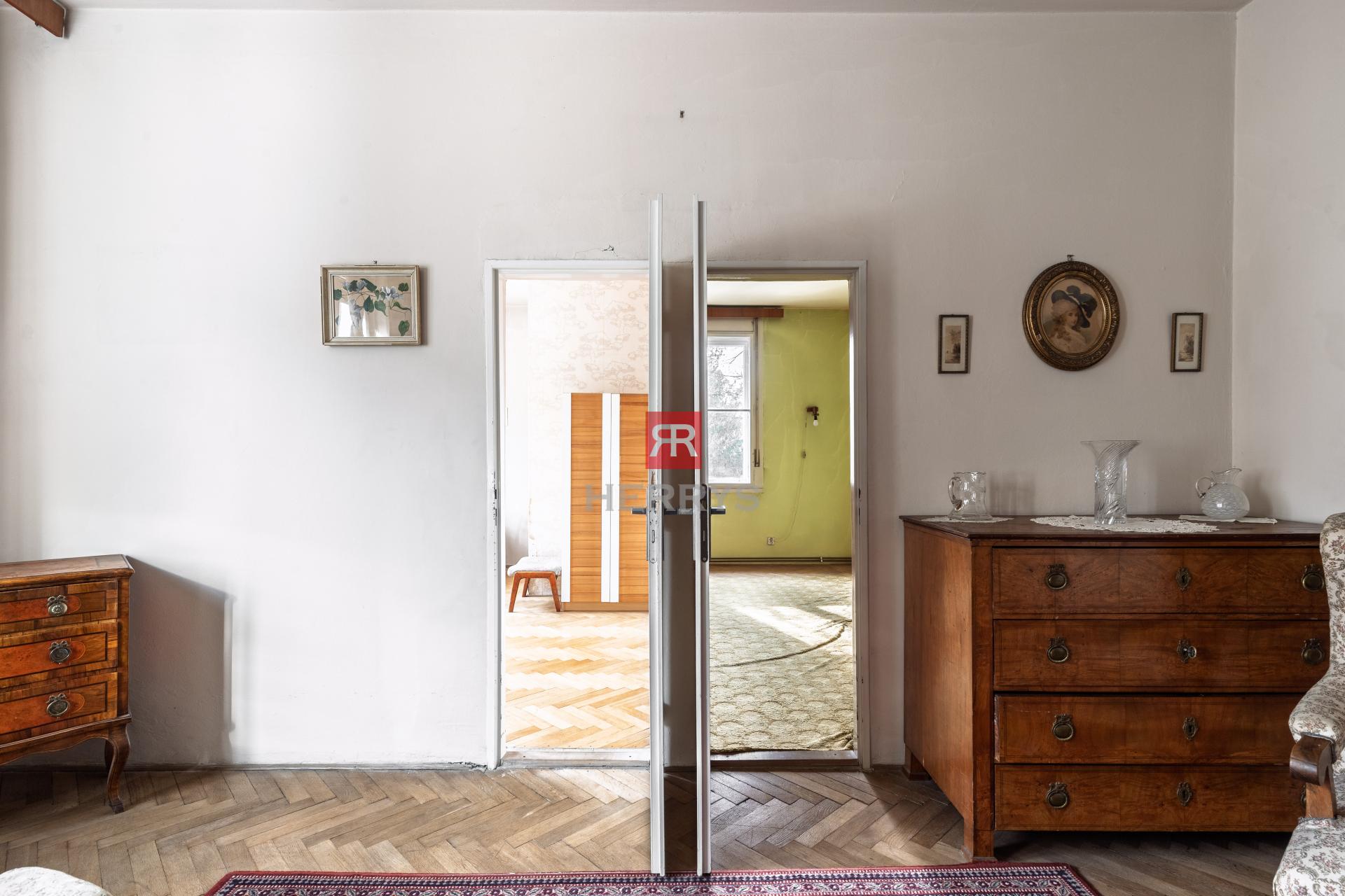 HERRYS - Na predaj exkluzívny staromestský 4 izbový byt s možnosťou prerobenia na 5 izbový&nbsp;