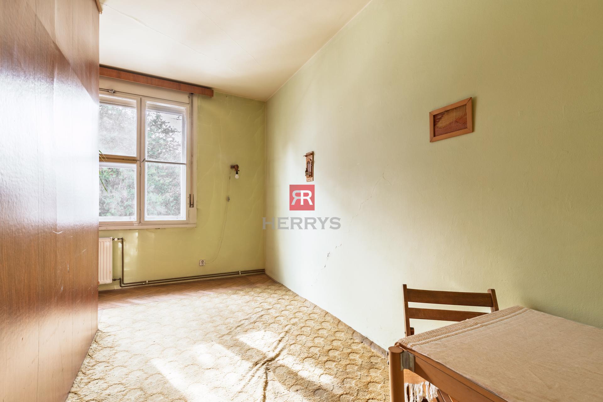 HERRYS - Na predaj exkluzívny staromestský 4 izbový byt s možnosťou prerobenia na 5 izbový&nbsp;