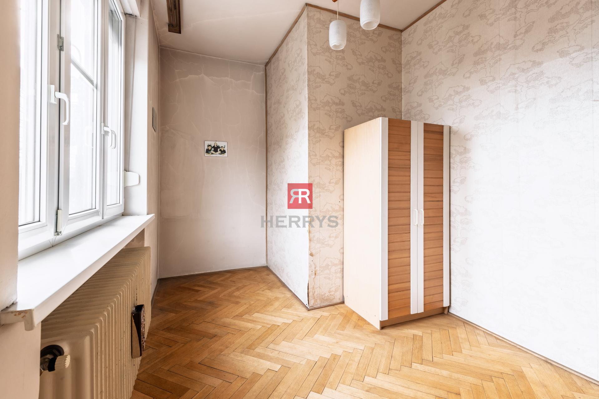 HERRYS - Na predaj exkluzívny staromestský 4 izbový byt s možnosťou prerobenia na 5 izbový&nbsp;