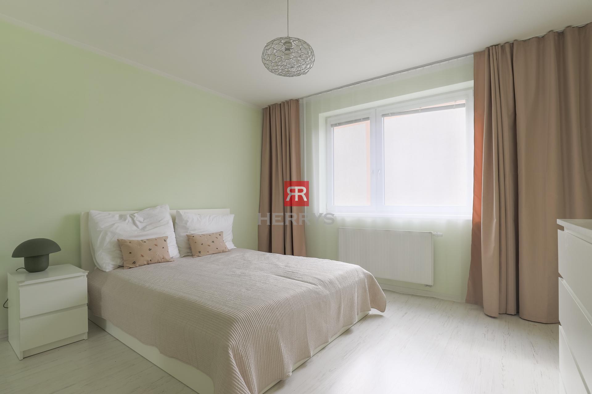 HERRYS - Na prenájom priestranný 2-izbový byt s parkovaním pri Vinohradoch