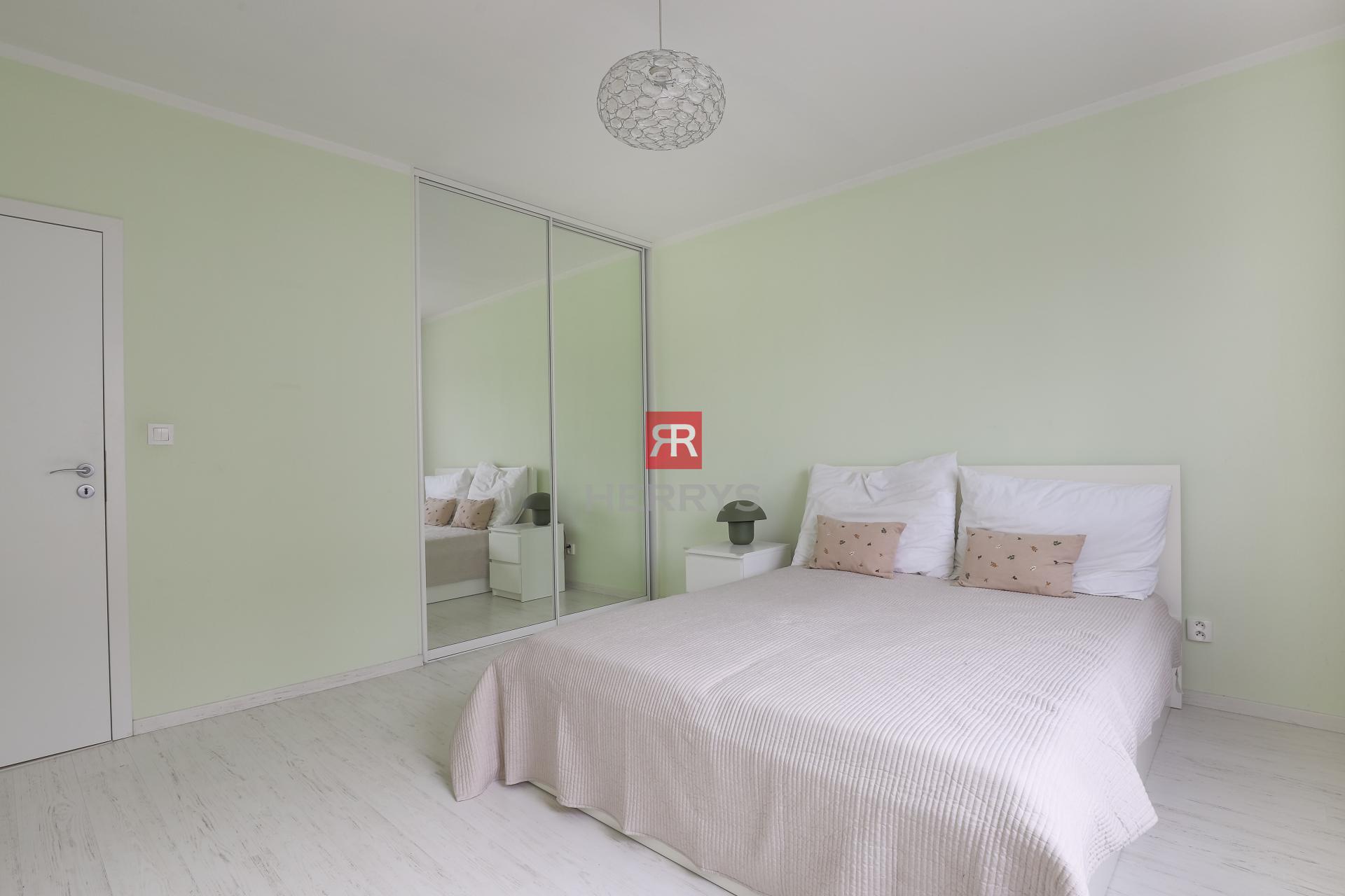 HERRYS - Na prenájom priestranný 2-izbový byt s parkovaním pri Vinohradoch