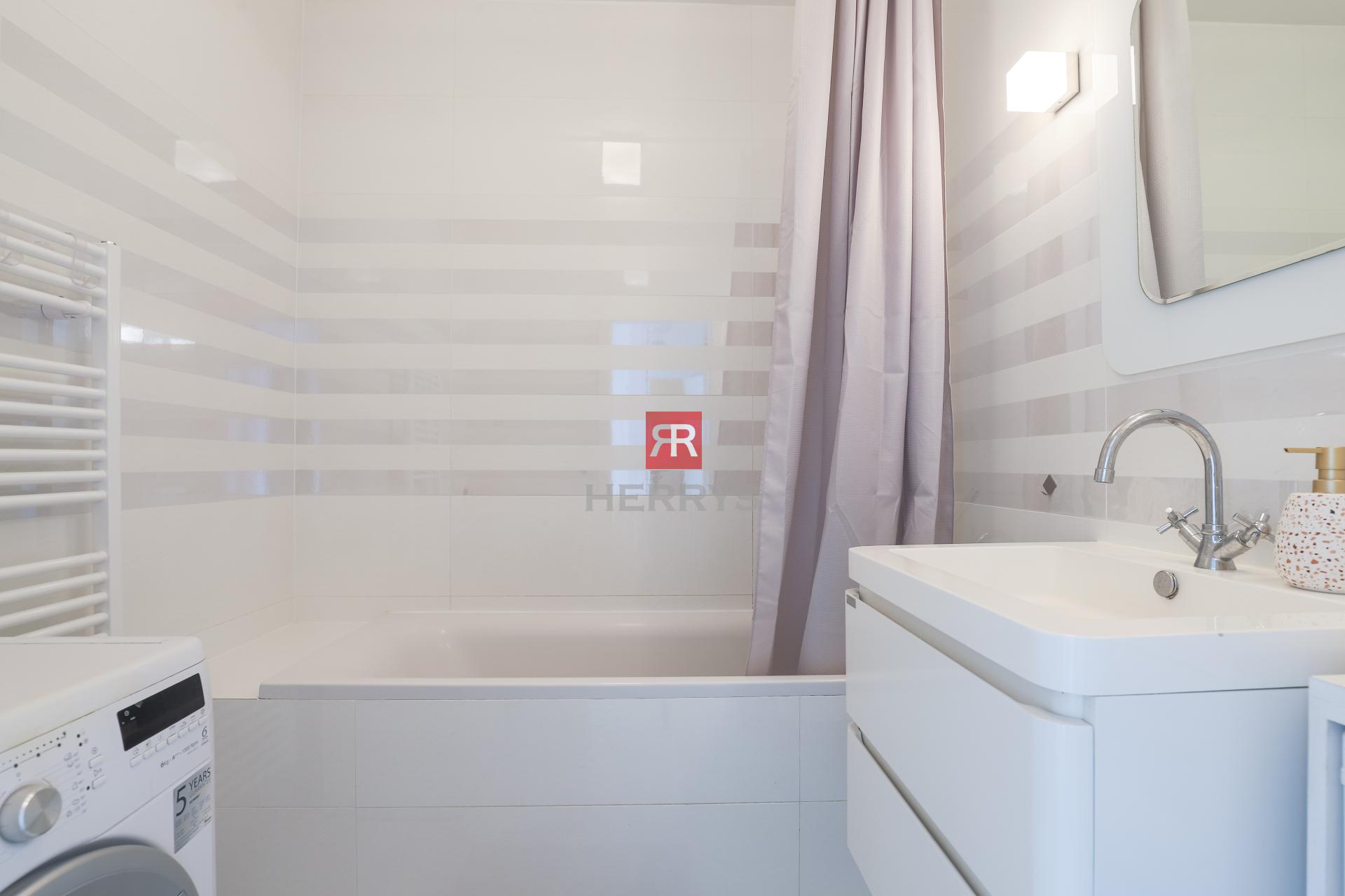 HERRYS - Na prenájom priestranný 2-izbový byt s parkovaním pri Vinohradoch