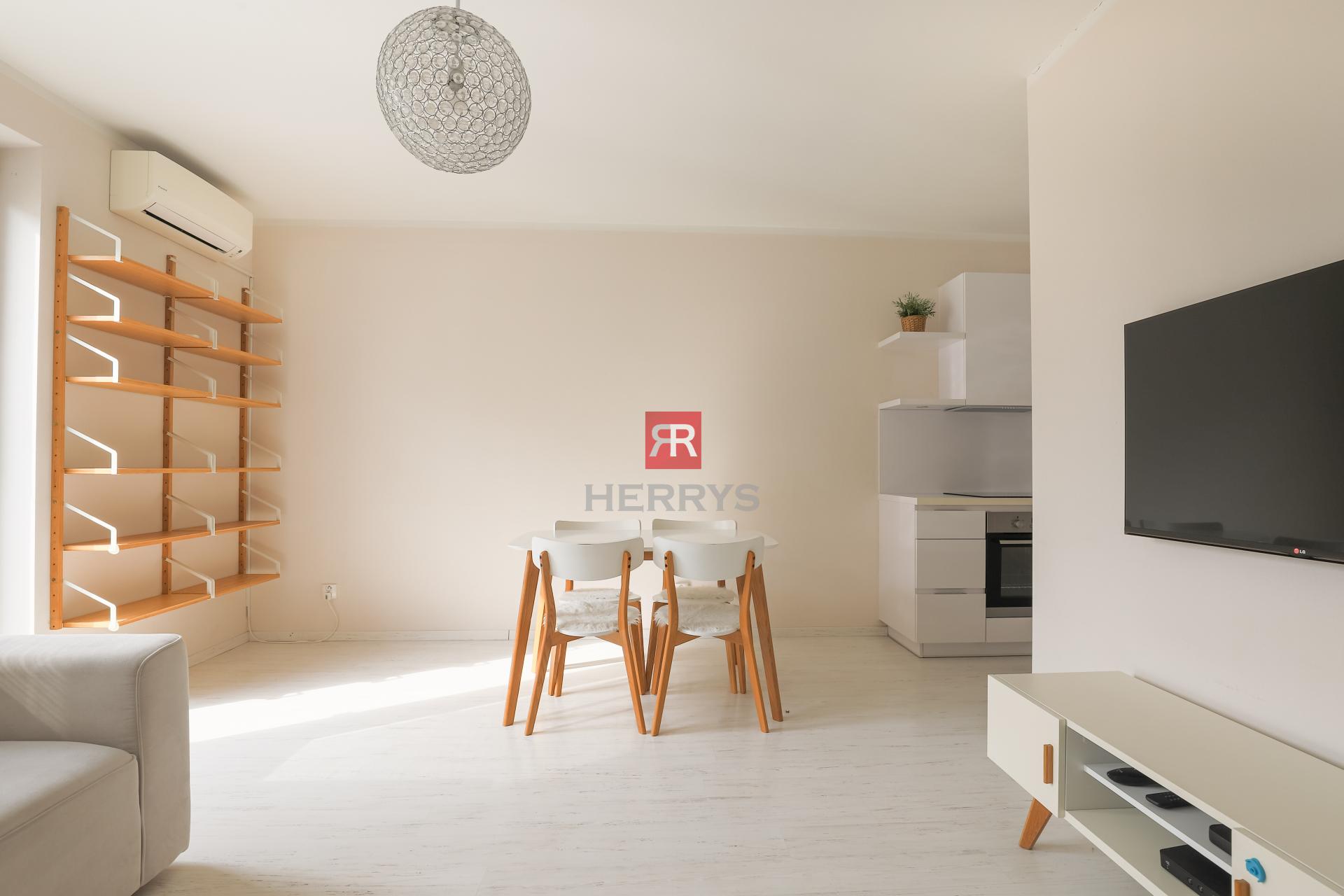 HERRYS - Na prenájom priestranný 2-izbový byt s parkovaním pri Vinohradoch