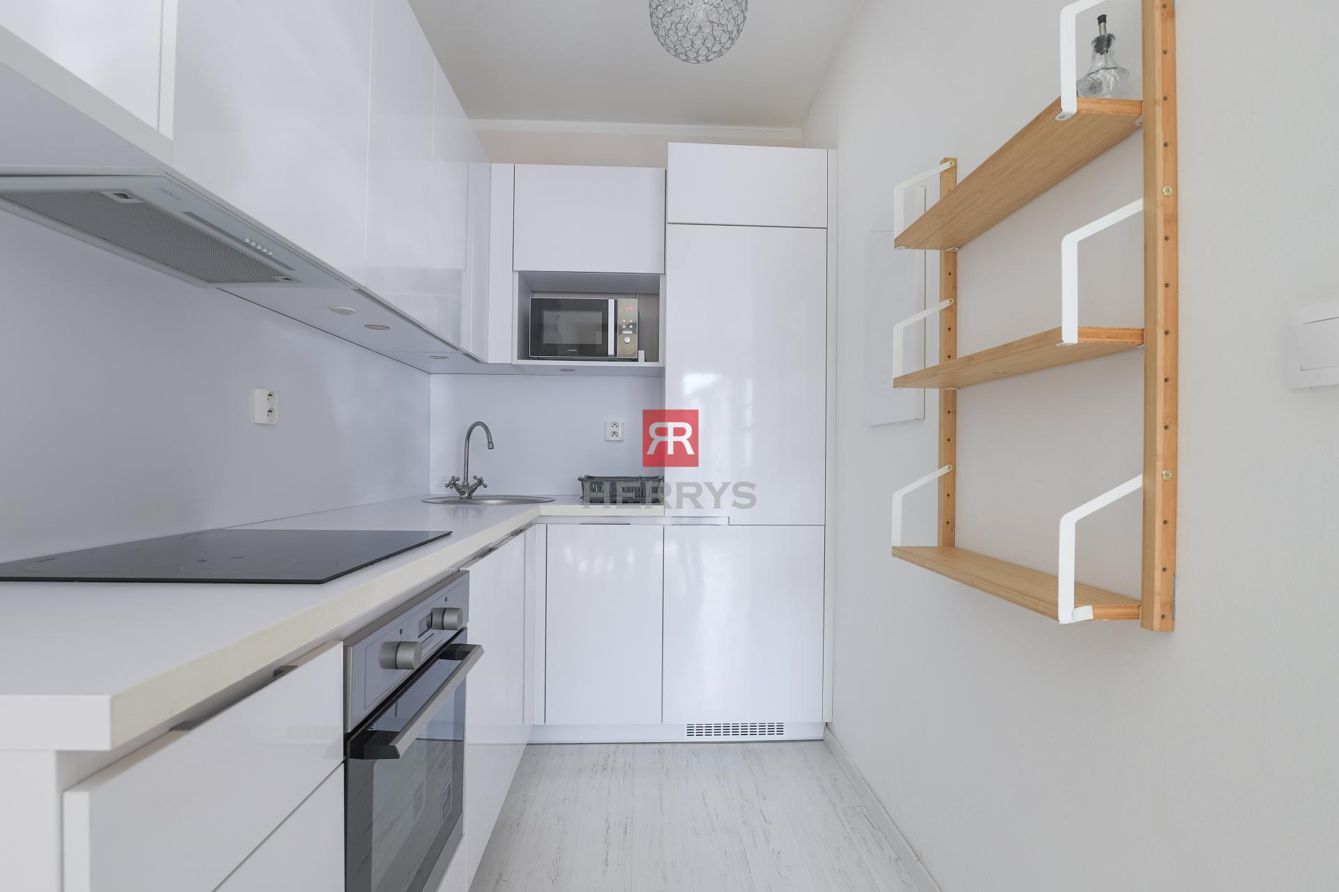 HERRYS - Na prenájom priestranný 2-izbový byt s parkovaním pri Vinohradoch