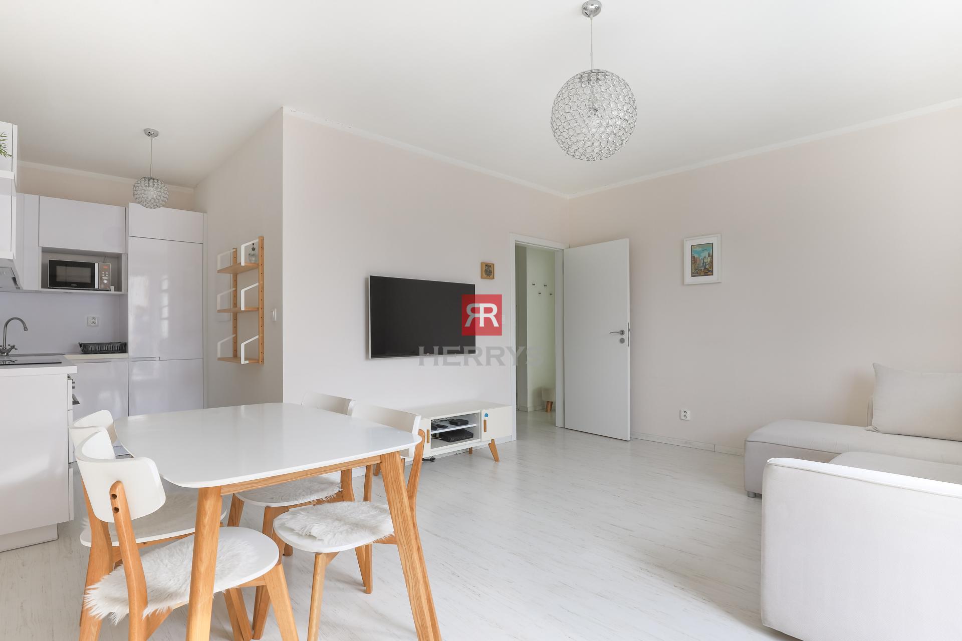 HERRYS - Na prenájom priestranný 2-izbový byt s parkovaním pri Vinohradoch