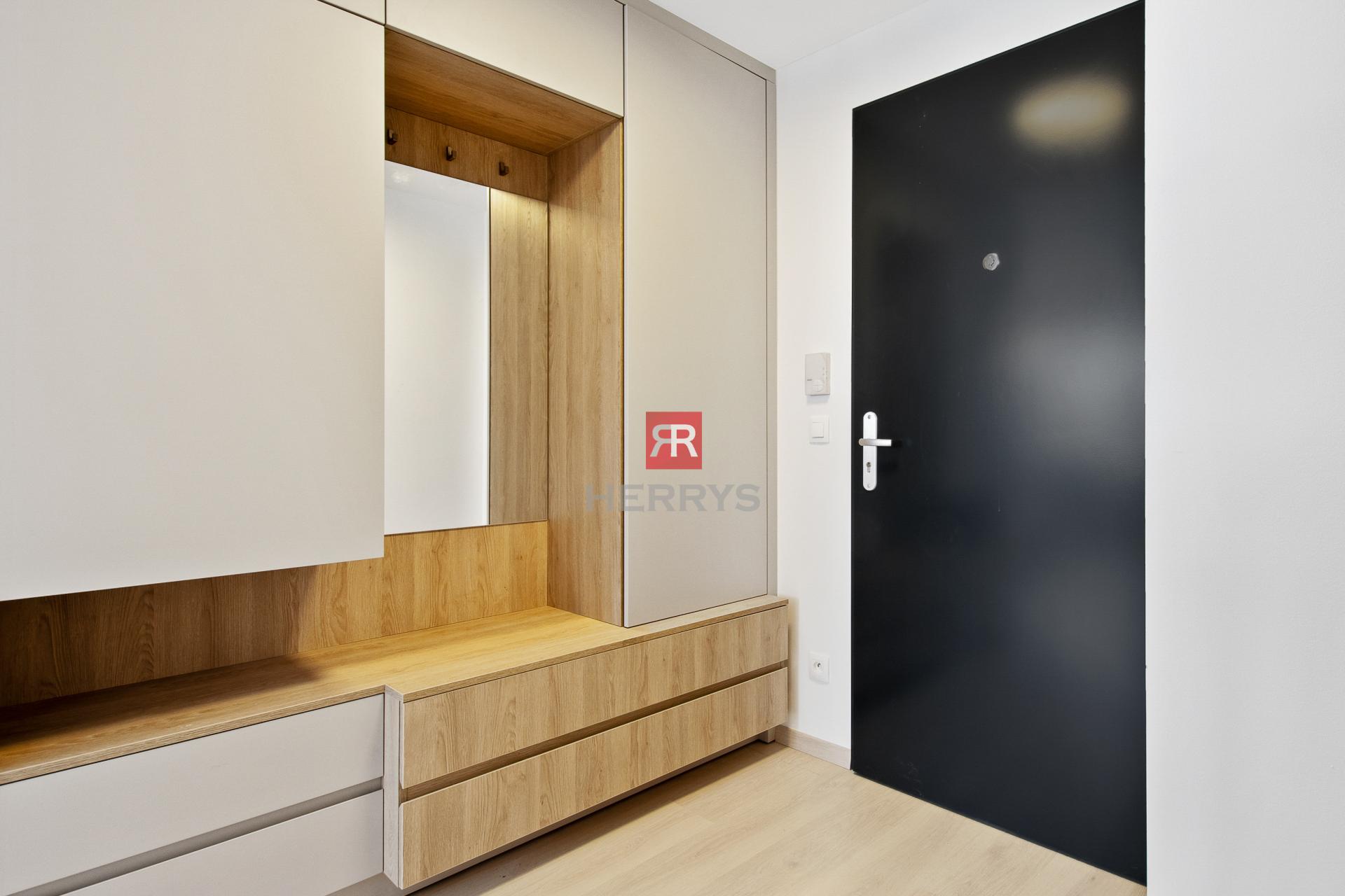 HERRYS - Na predaj 2 izbový byt s parkovaním a priamym výhľadom na Hrad v projekte Fuxova