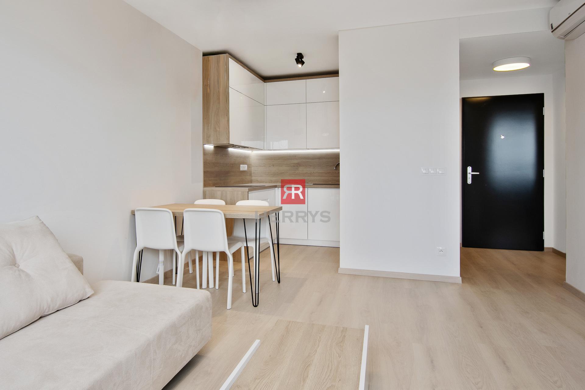 HERRYS - Na predaj 2 izbový byt s parkovaním a priamym výhľadom na Hrad v projekte Fuxova