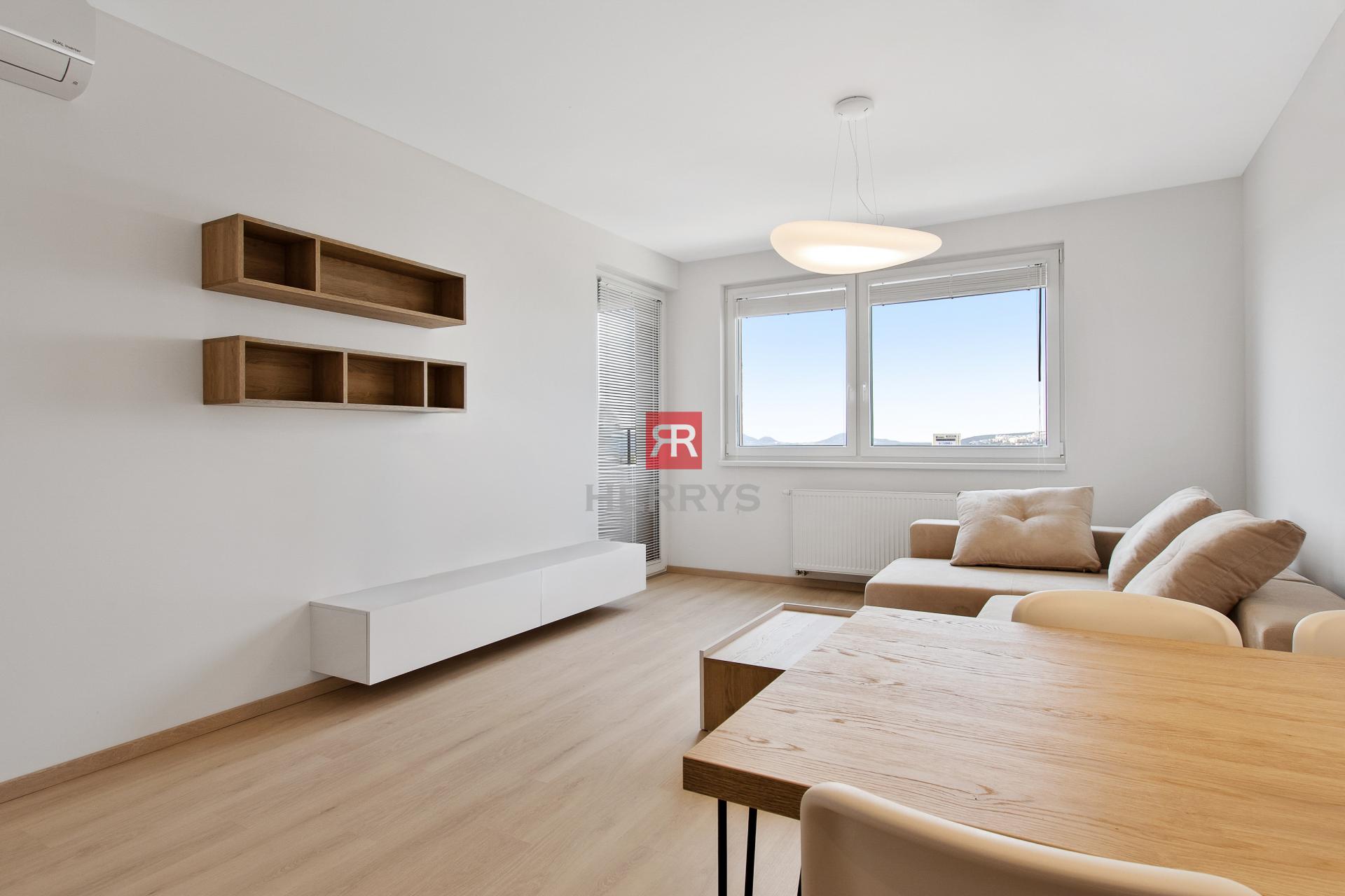 HERRYS - Na predaj 2 izbový byt s parkovaním a priamym výhľadom na Hrad v projekte Fuxova