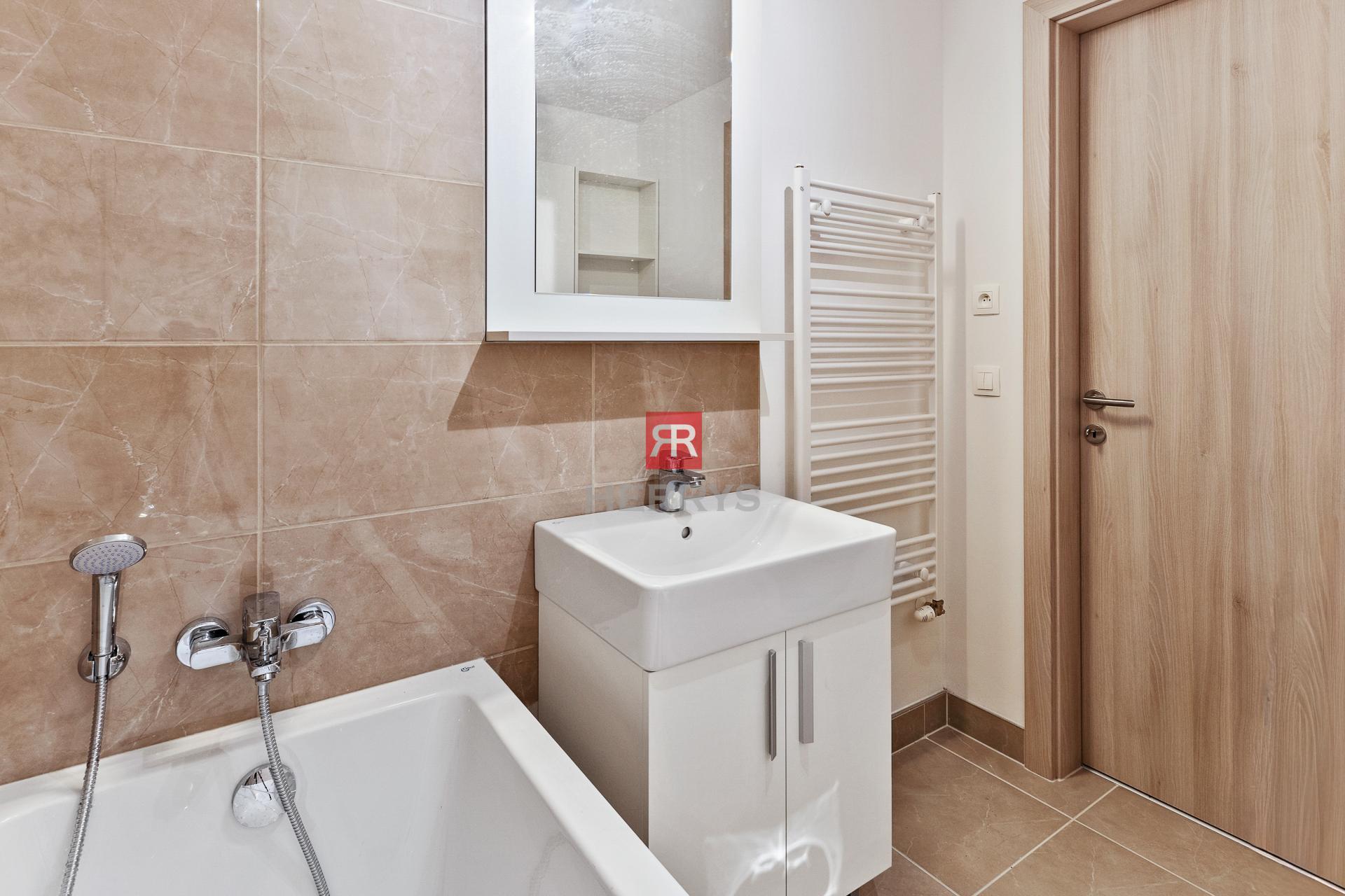 HERRYS - Na predaj 2 izbový byt s parkovaním a priamym výhľadom na Hrad v projekte Fuxova