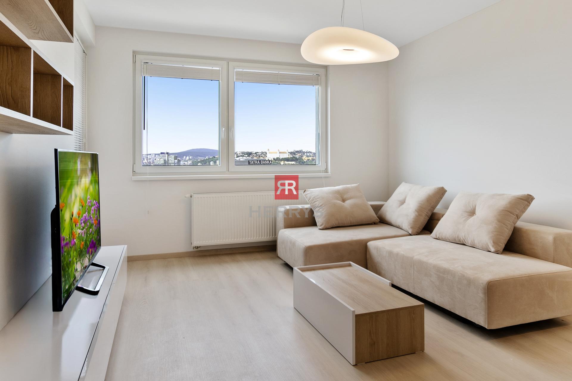 HERRYS - Na predaj 2 izbový byt s parkovaním a priamym výhľadom na Hrad v projekte Fuxova