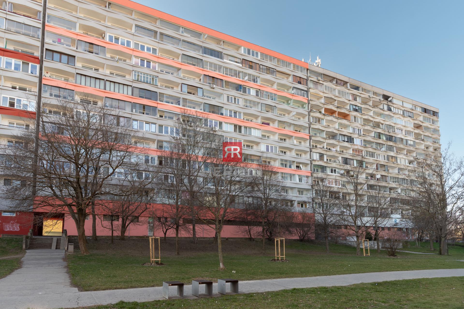 HERRYS - For sale, Studio apartment with a balcony and a a unique view of Draždiak