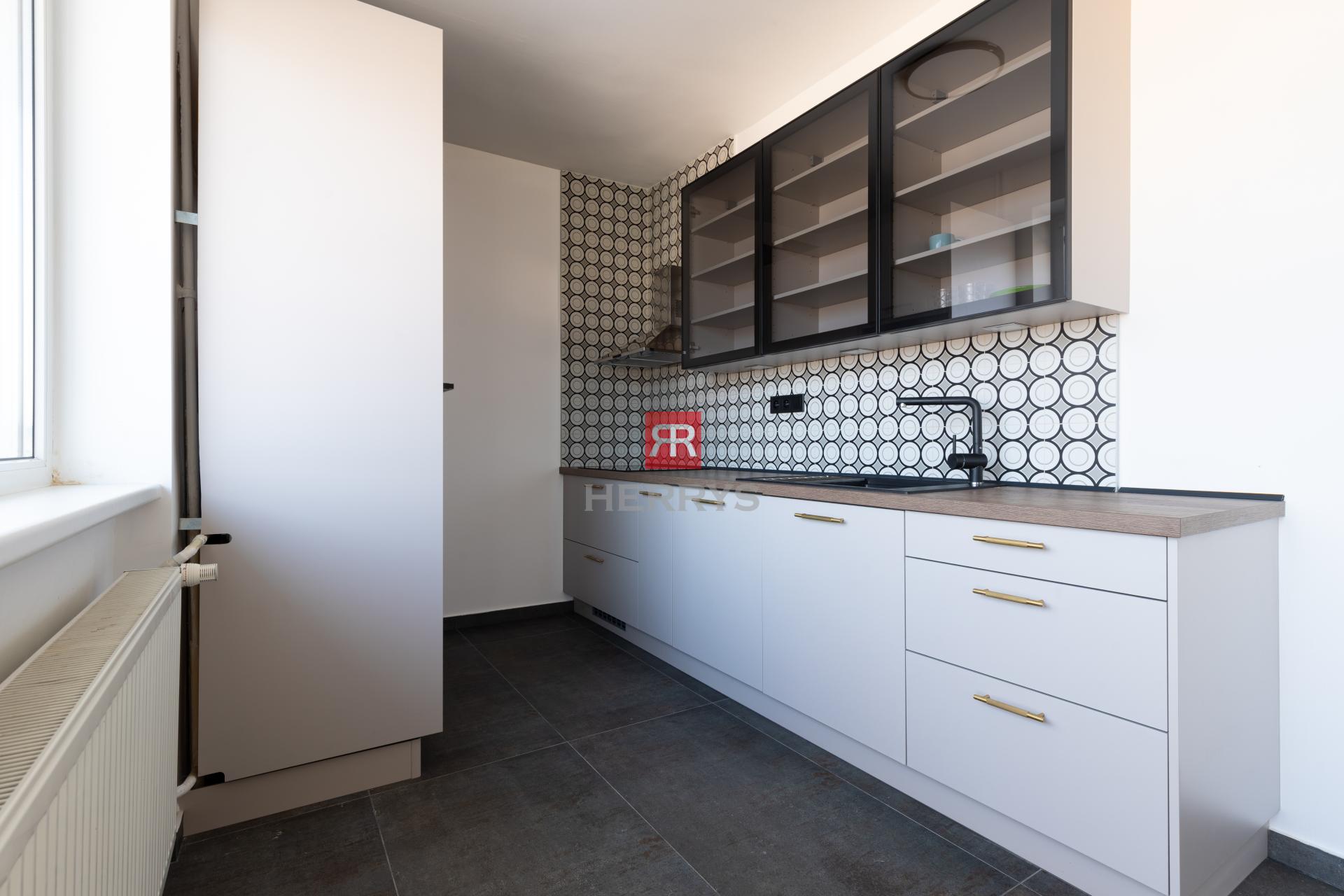 HERRYS - Spacious 2-room apartment for sale on Vietnamska Street