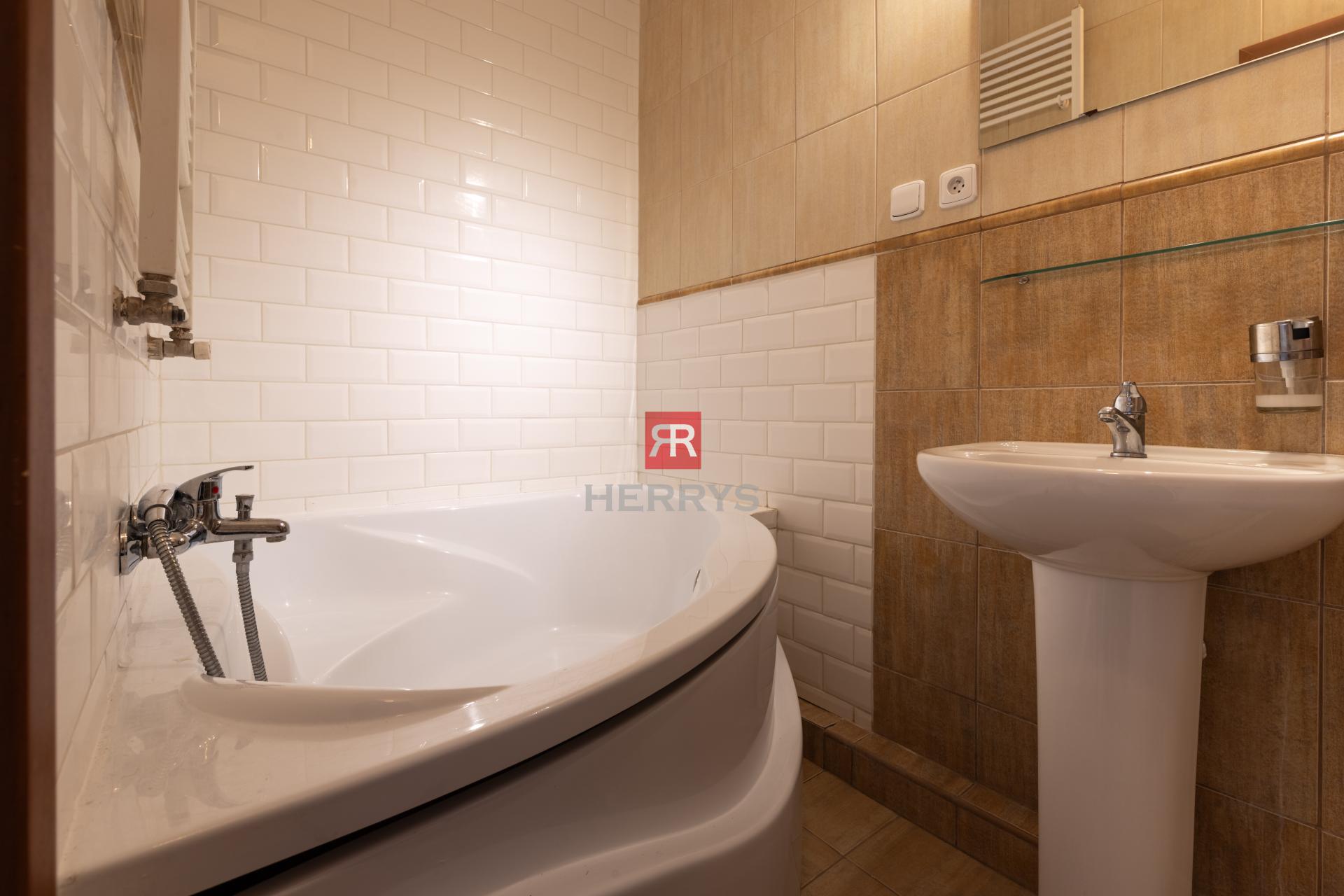 HERRYS - Spacious 2-room apartment for sale on Vietnamska Street