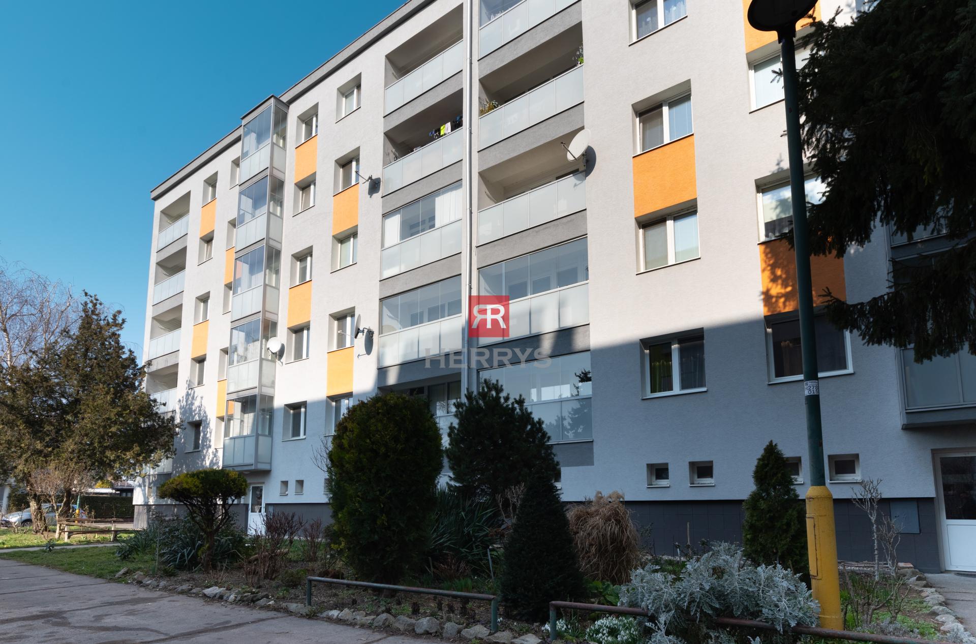 HERRYS - Spacious 2-room apartment for sale on Vietnamska Street