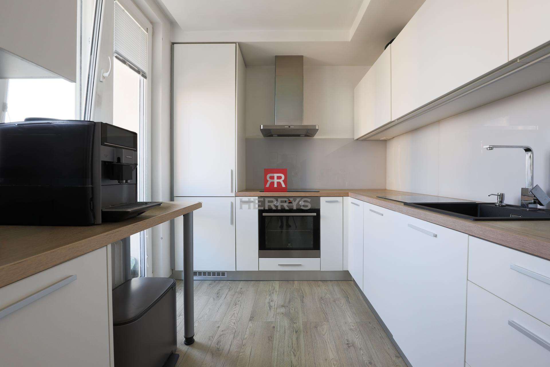 HERRYS - Na prenájom 3-izbový byt na ulici Sibírska, BA - Nové Mesto