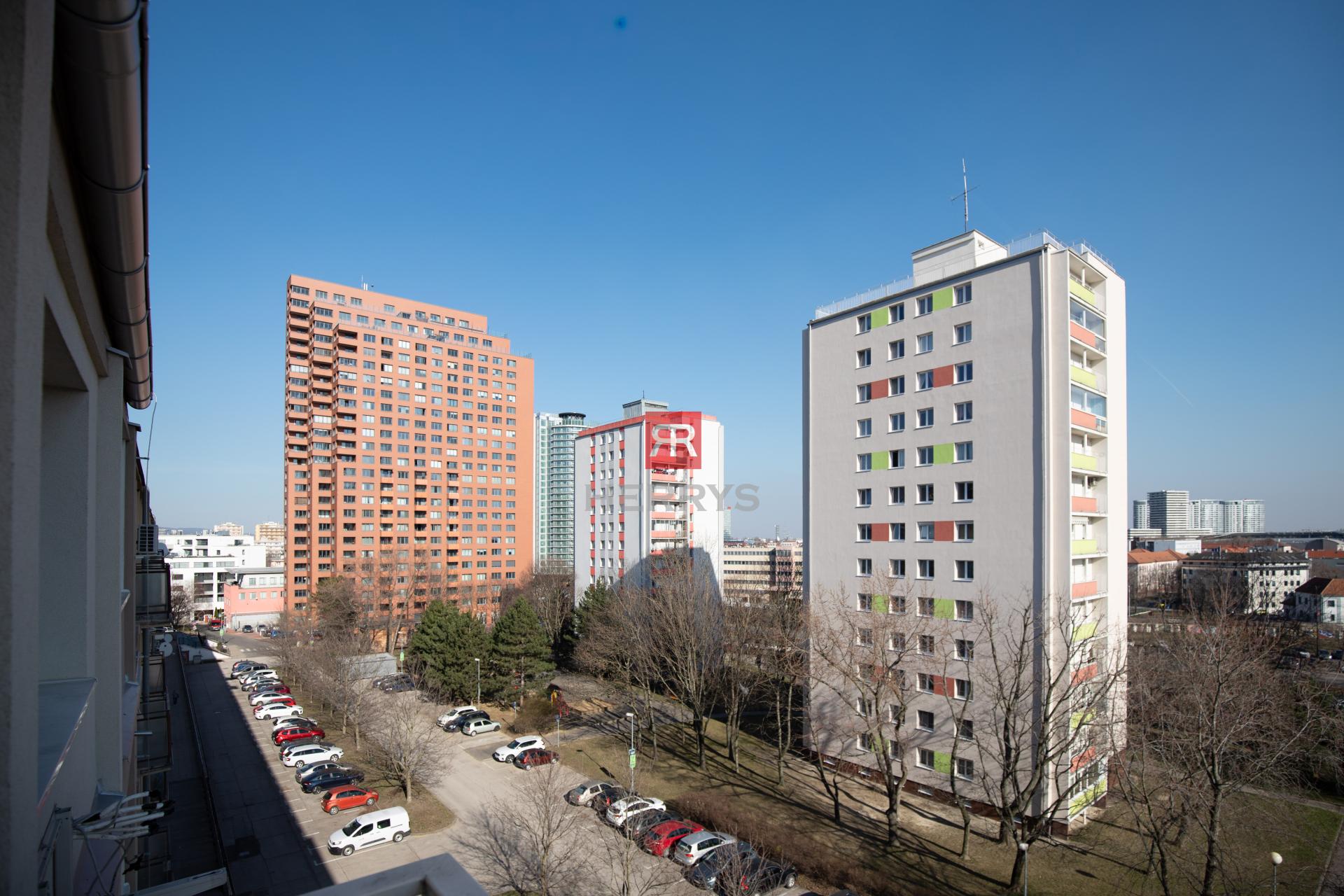 HERRYS - Na prenájom 3-izbový byt na ulici Sibírska, BA - Nové Mesto