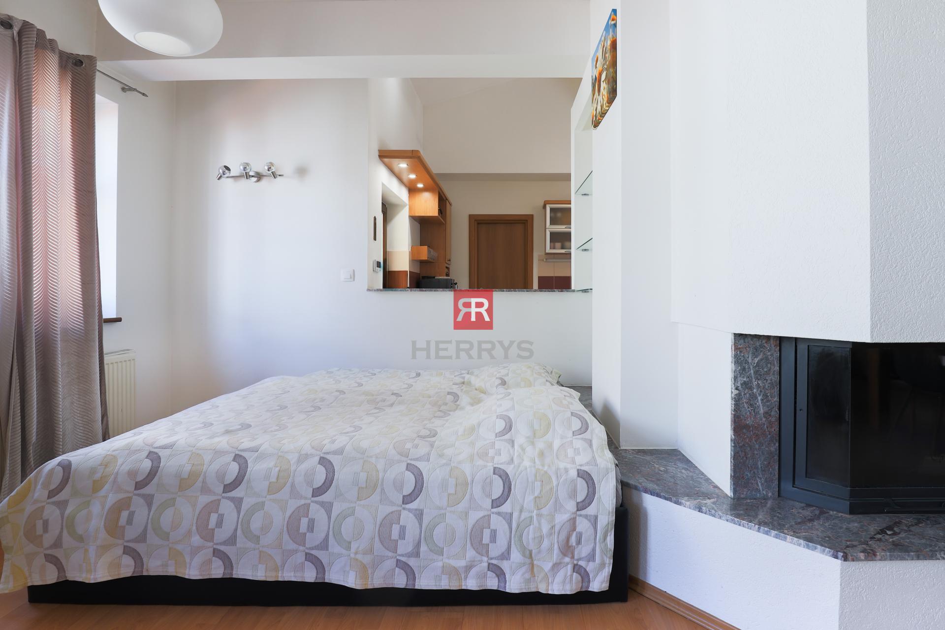 HERRYS - Spacious 2-room apartment for rent in the Old Town on Laurinská Street