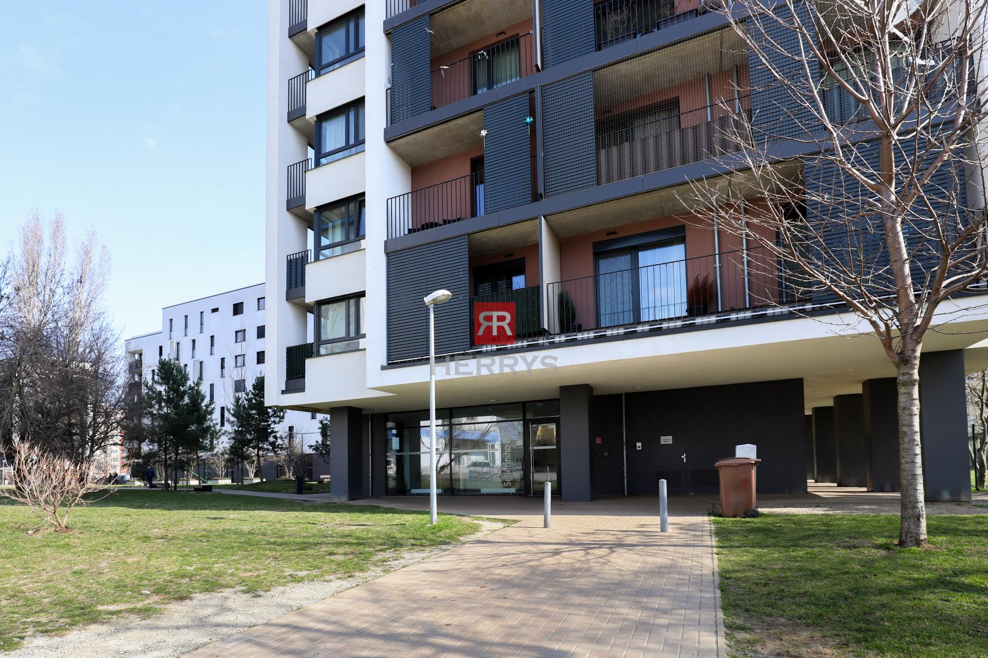 HERRYS - Na prenájom svetlý 2-izbový byt v&nbsp;novostavbe SEBERINIHO na Seberiniho ulici v&nbsp;BA - Ružinov.