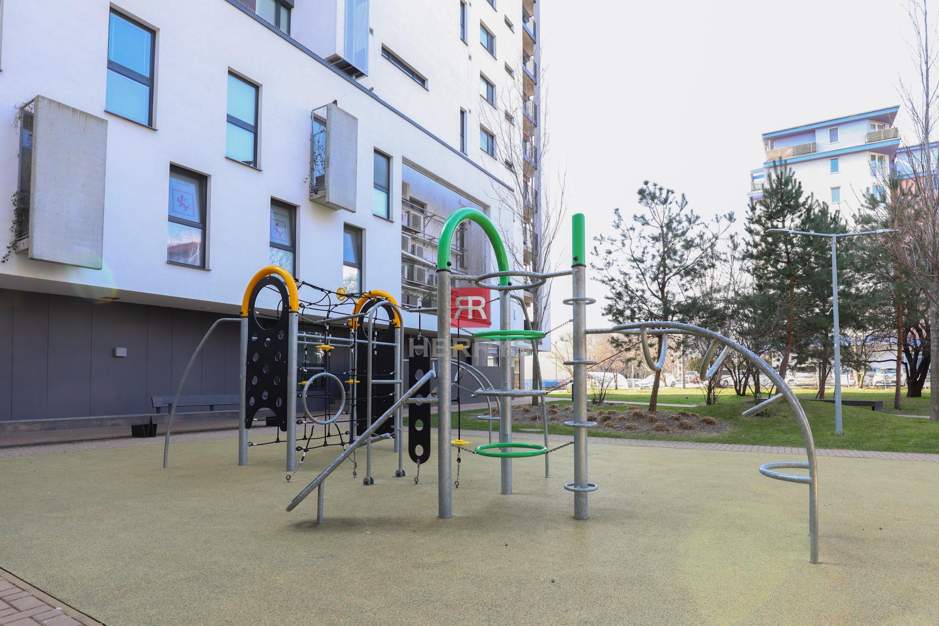 HERRYS - Na prenájom svetlý 2-izbový byt v&nbsp;novostavbe SEBERINIHO na Seberiniho ulici v&nbsp;BA - Ružinov.