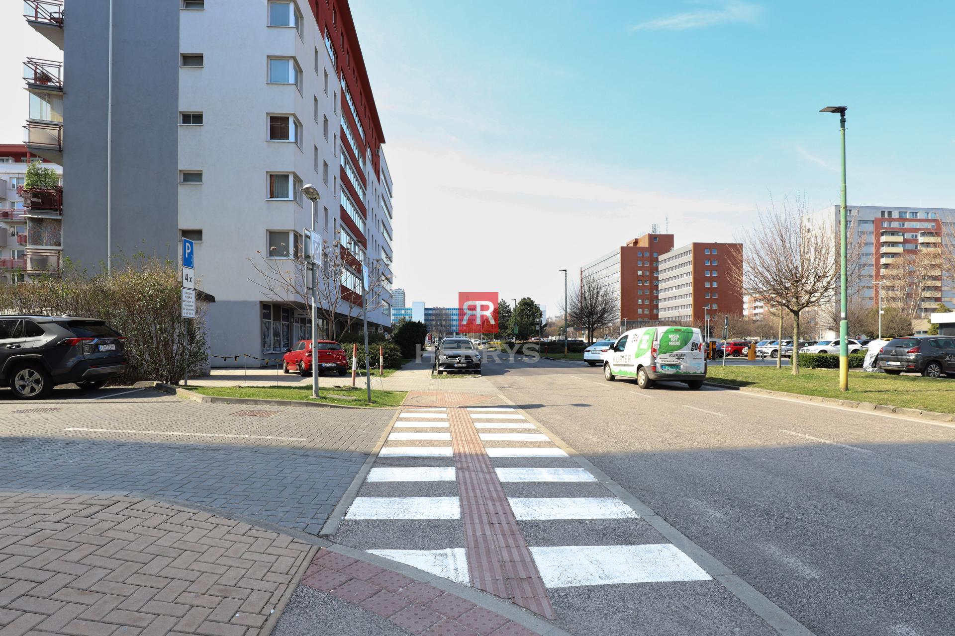 HERRYS - Na prenájom svetlý 2-izbový byt v&nbsp;novostavbe SEBERINIHO na Seberiniho ulici v&nbsp;BA - Ružinov.