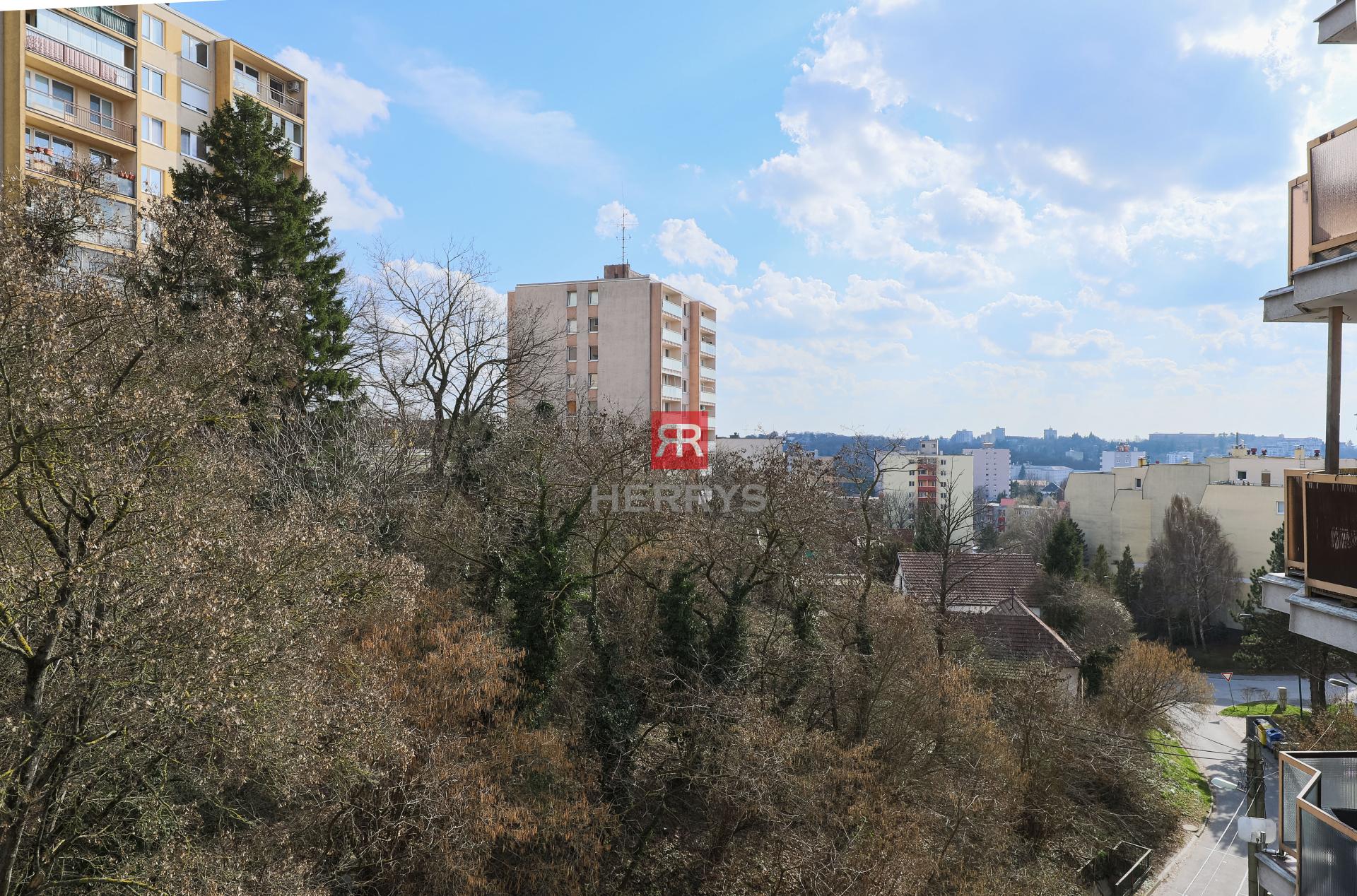 HERRYS - For rent partially furnished 4-room apartment, quiet location Magurská street, 2x parking