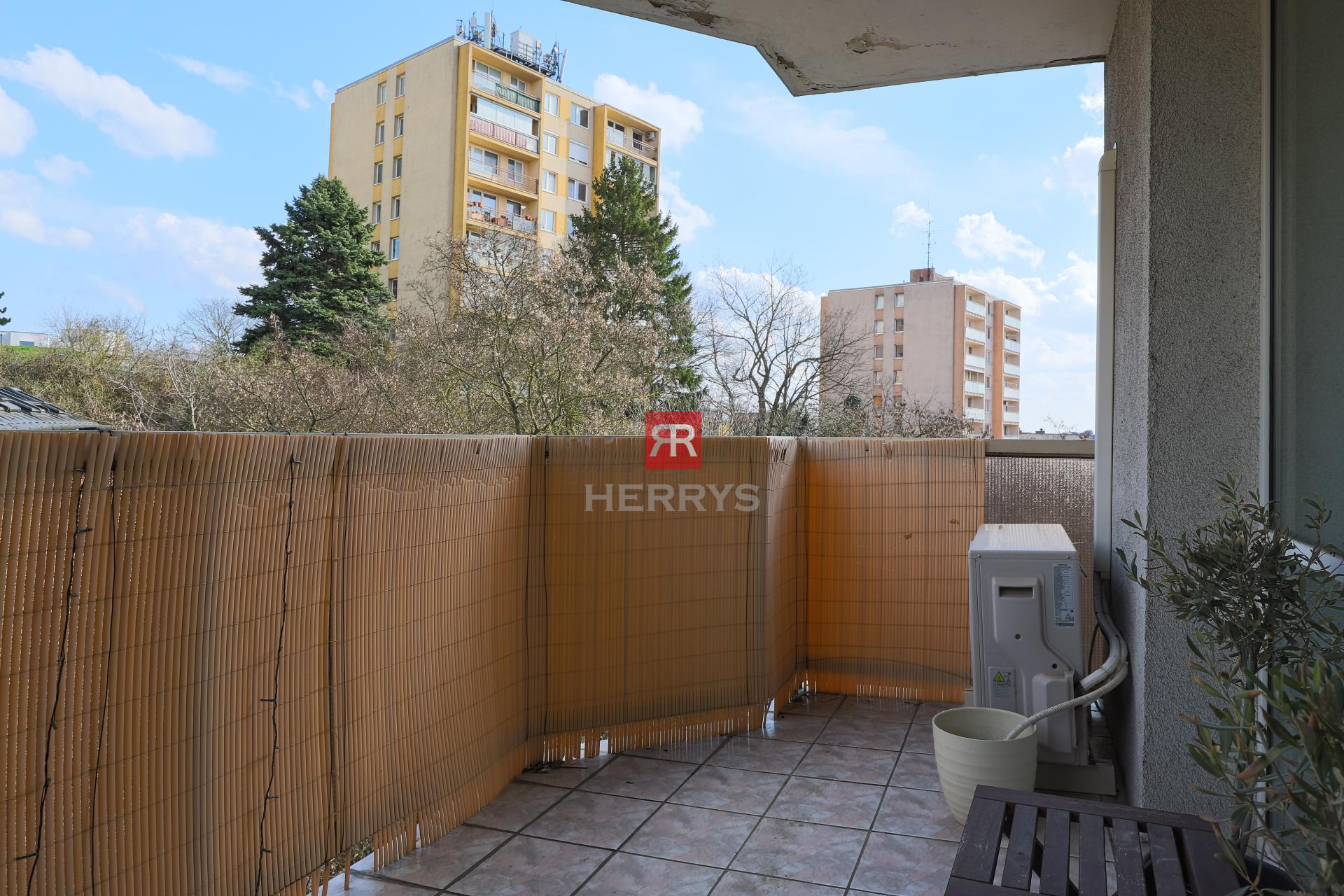 HERRYS - For rent partially furnished 4-room apartment, quiet location Magurská street, 2x parking