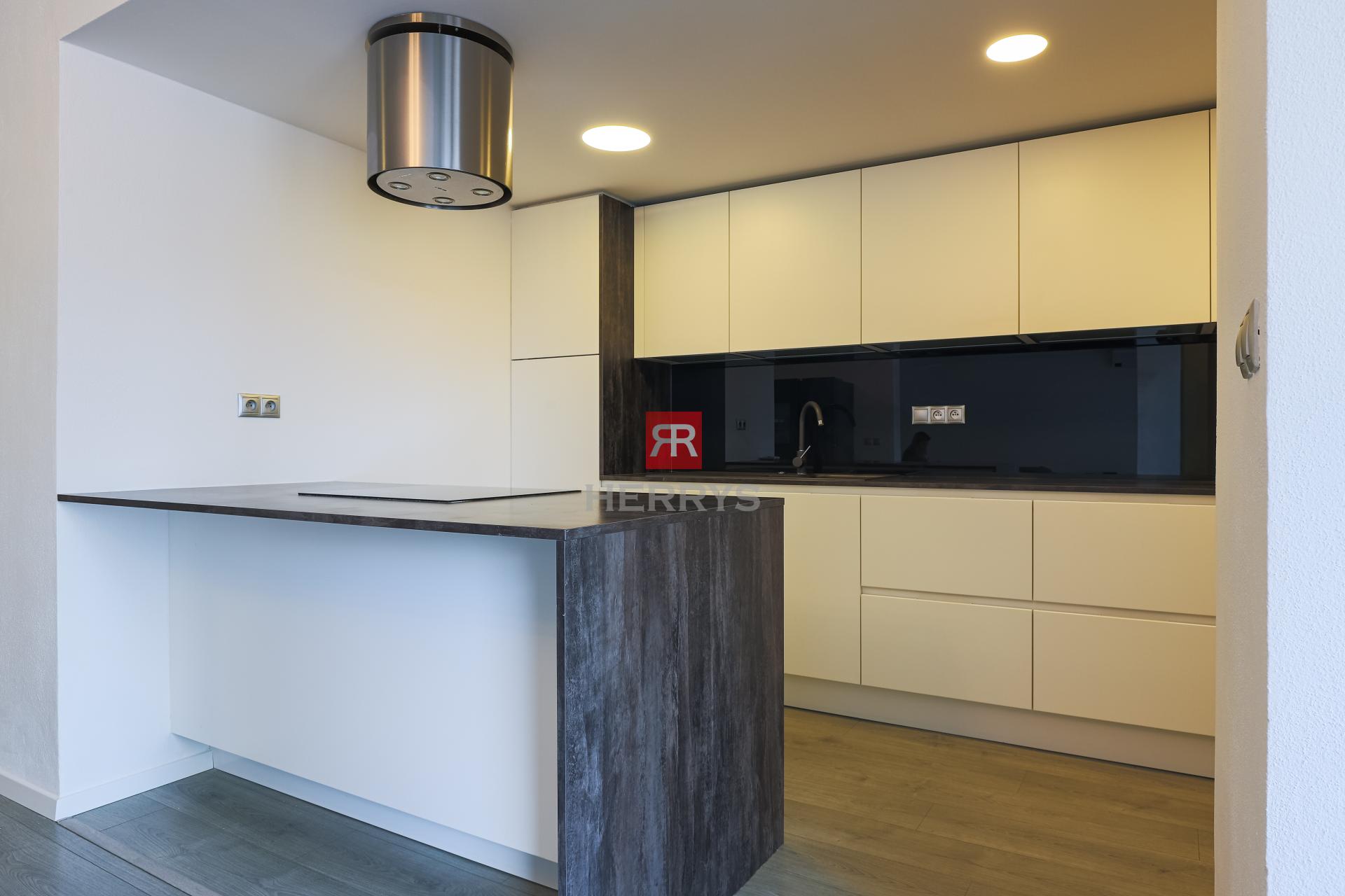 HERRYS - For rent partially furnished 4-room apartment, quiet location Magurská street, 2x parking