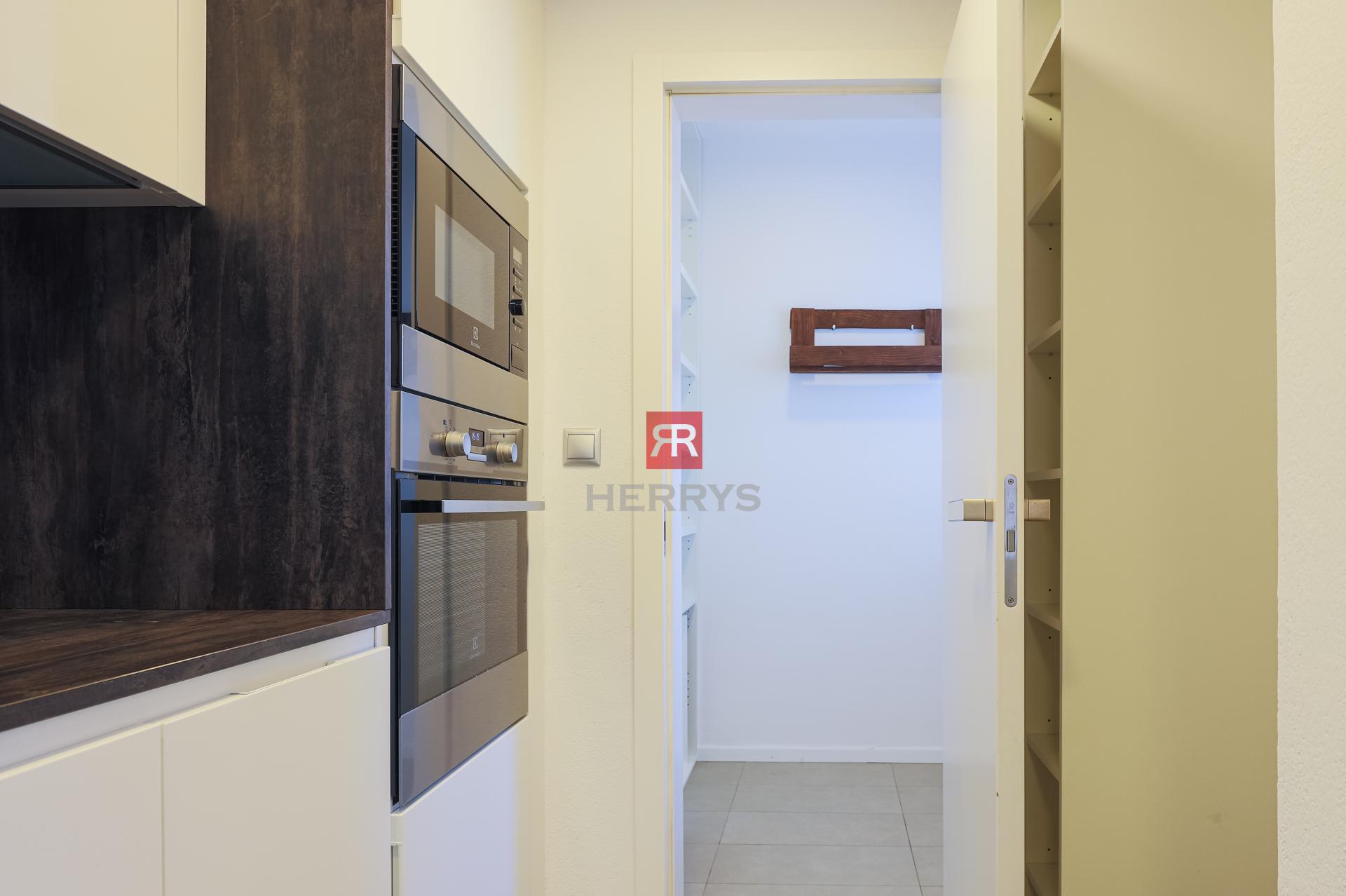 HERRYS - For rent partially furnished 4-room apartment, quiet location Magurská street, 2x parking