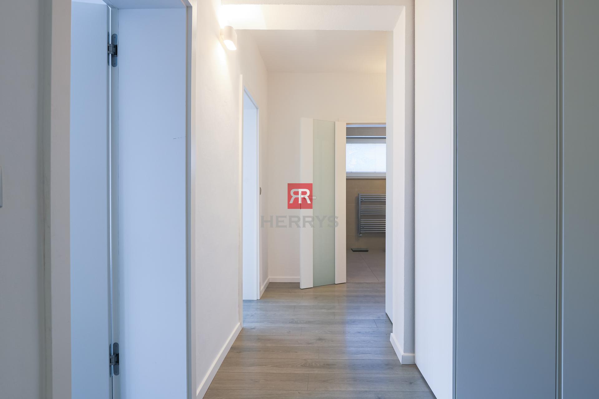 HERRYS - For rent partially furnished 4-room apartment, quiet location Magurská street, 2x parking