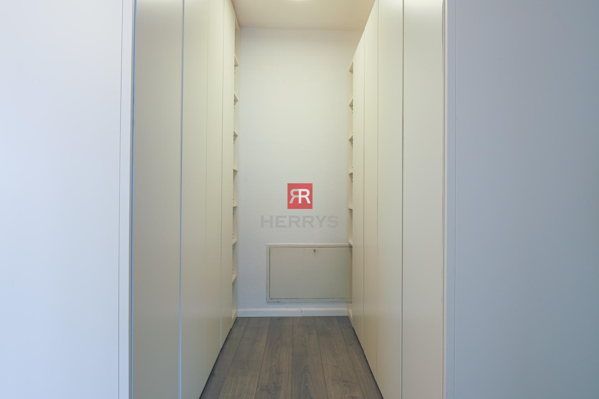 HERRYS - For rent partially furnished 4-room apartment, quiet location Magurská street, 2x parking