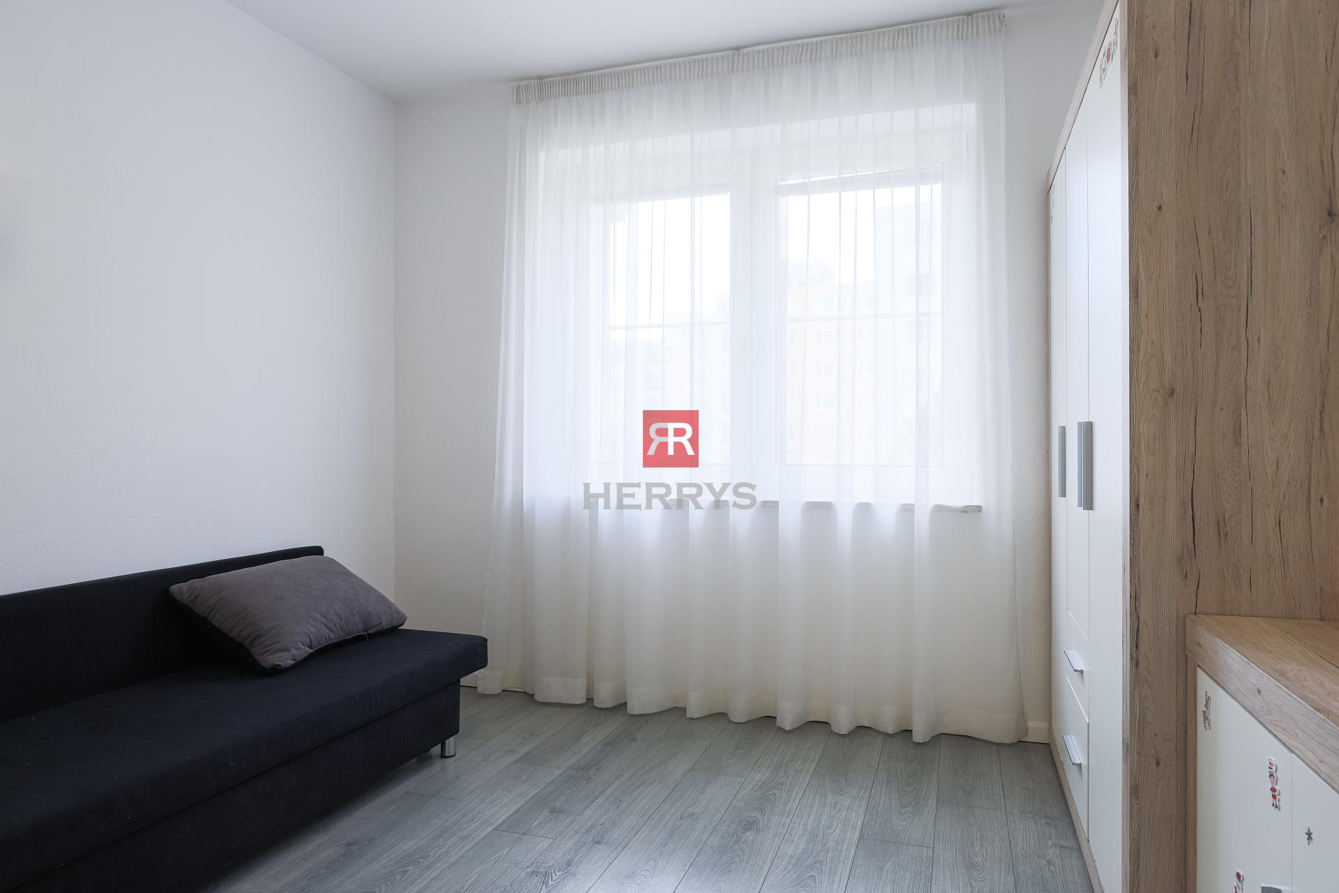 HERRYS - For rent partially furnished 4-room apartment, quiet location Magurská street, 2x parking