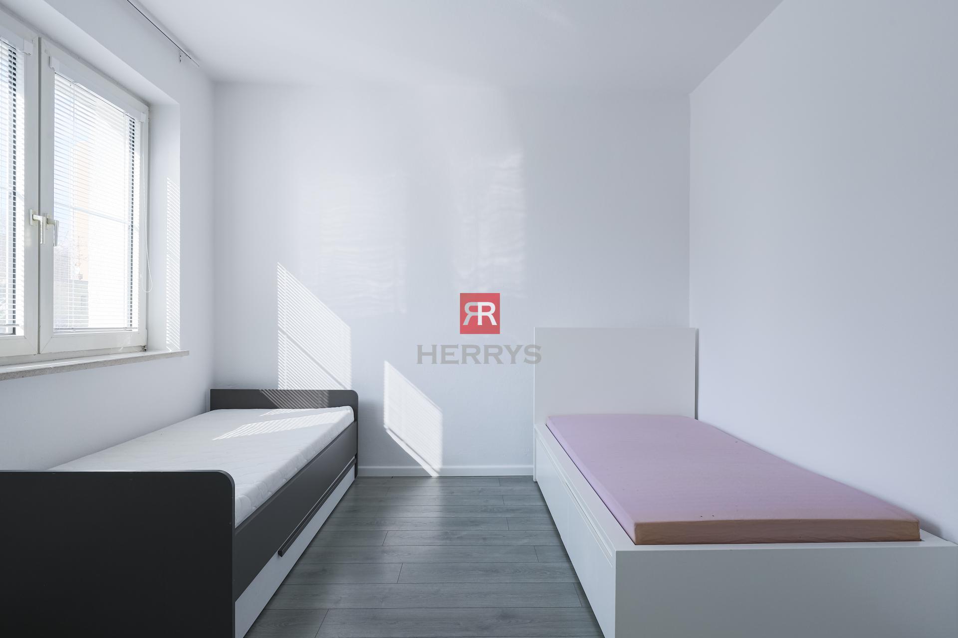 HERRYS - For rent partially furnished 4-room apartment, quiet location Magurská street, 2x parking