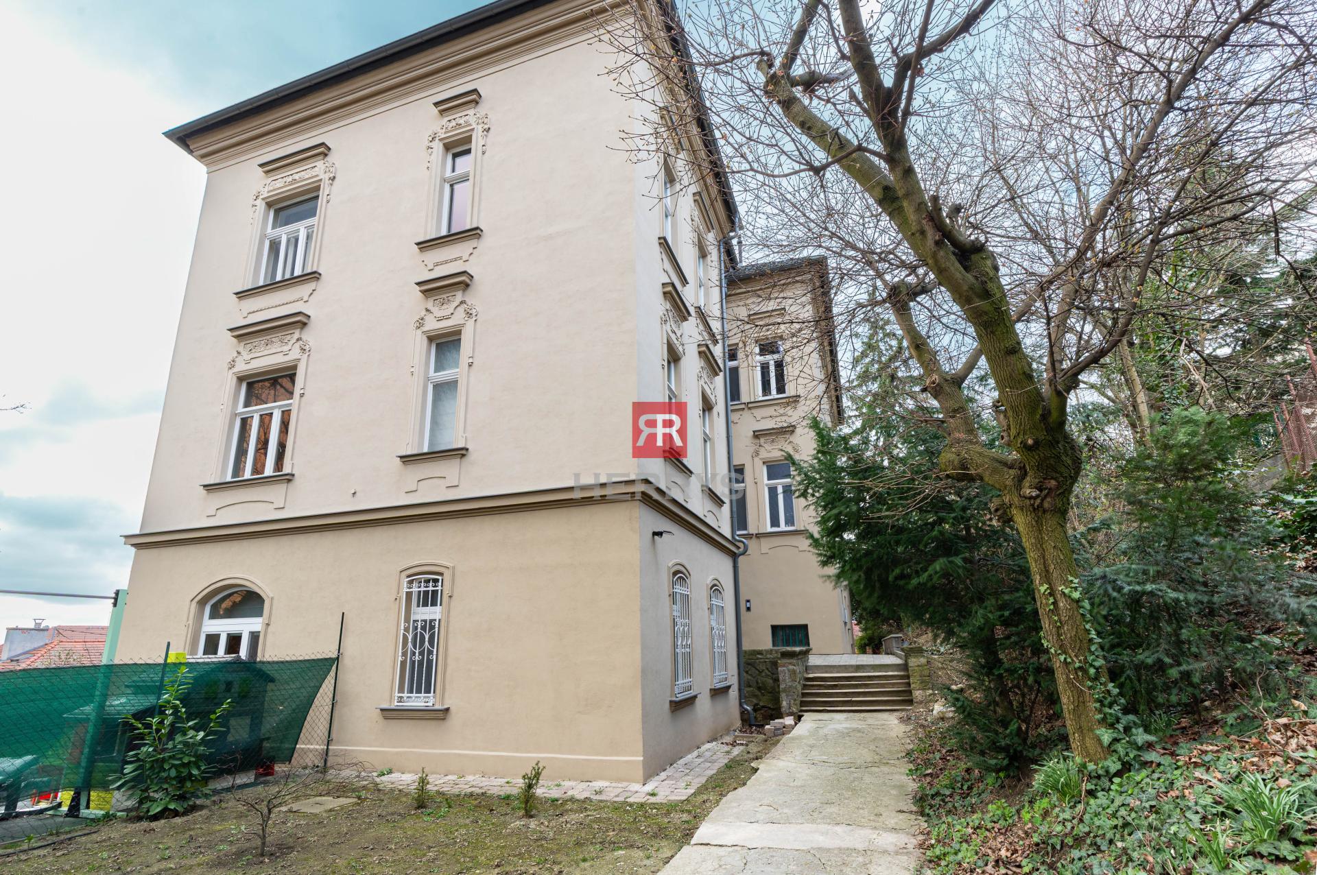 Realitná kancelária HERRYS ponúka na prenájom velkometrážny 2,5-izbový byt na Hlbokej Ceste