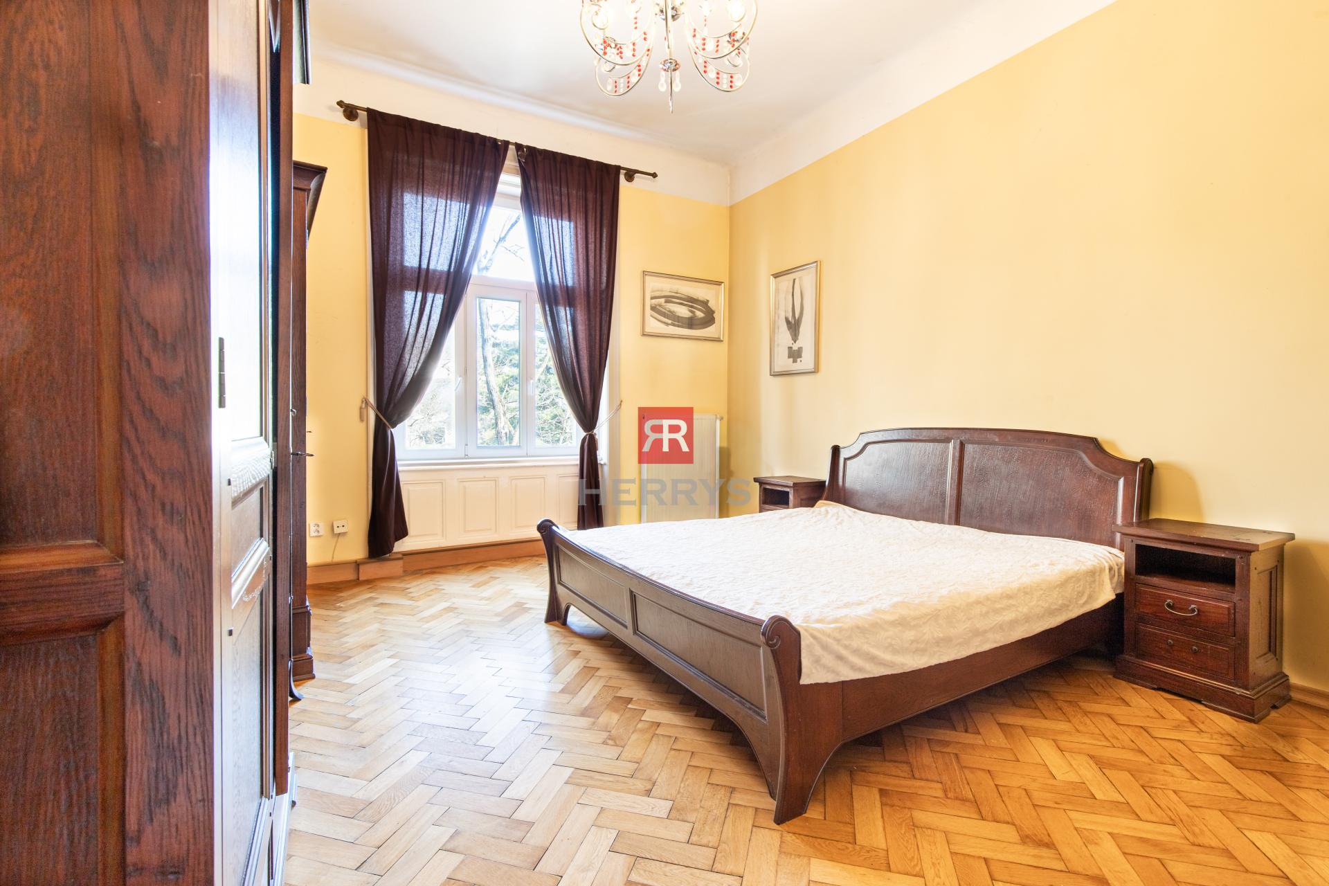 Realitná kancelária HERRYS ponúka na prenájom velkometrážny 2,5-izbový byt na Hlbokej Ceste