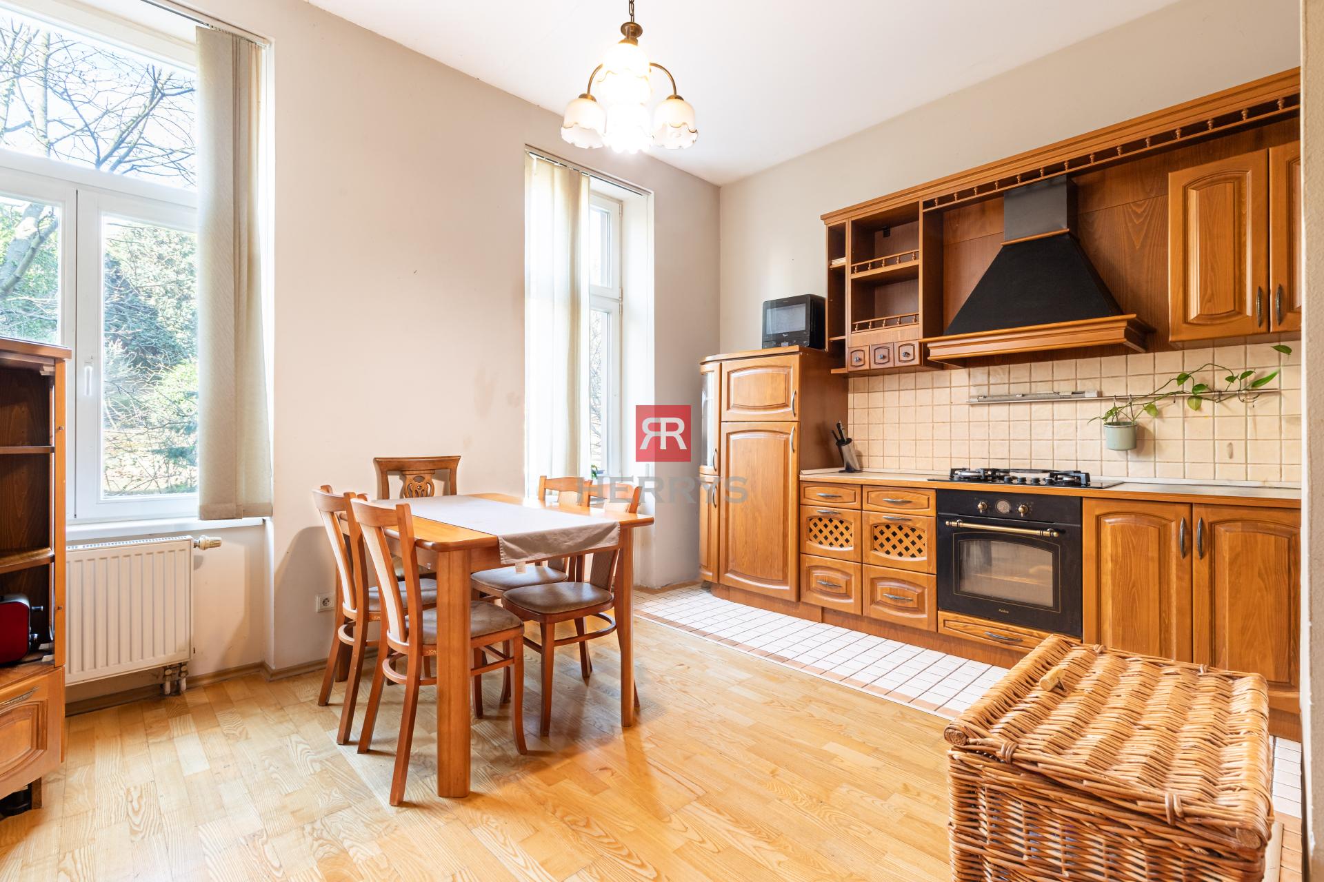 Realitná kancelária HERRYS ponúka na prenájom velkometrážny 2,5-izbový byt na Hlbokej Ceste