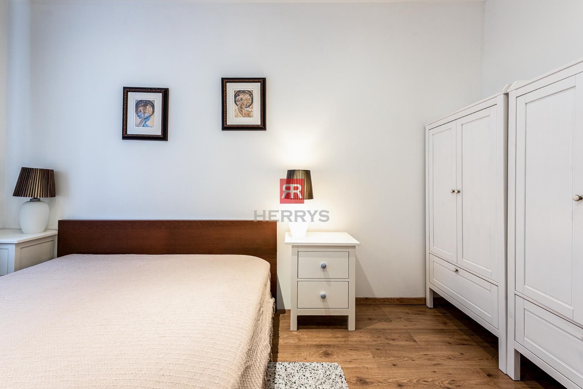 HERRYS - Na predaj mimoriadne priestranný 3 izbový byt v centre Bratislavy