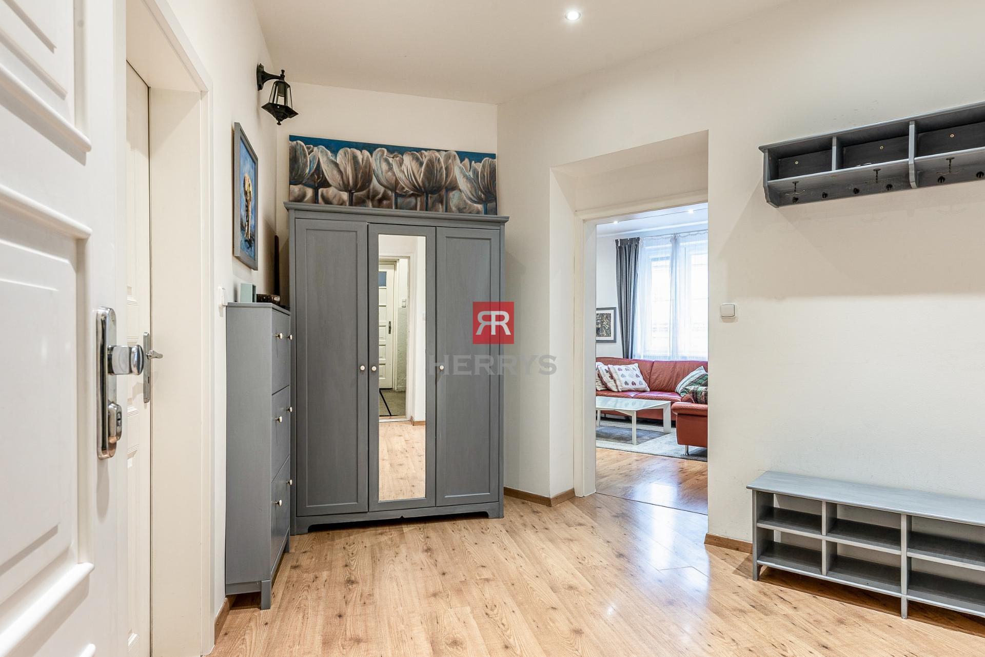 HERRYS - Na predaj mimoriadne priestranný 3 izbový byt v centre Bratislavy