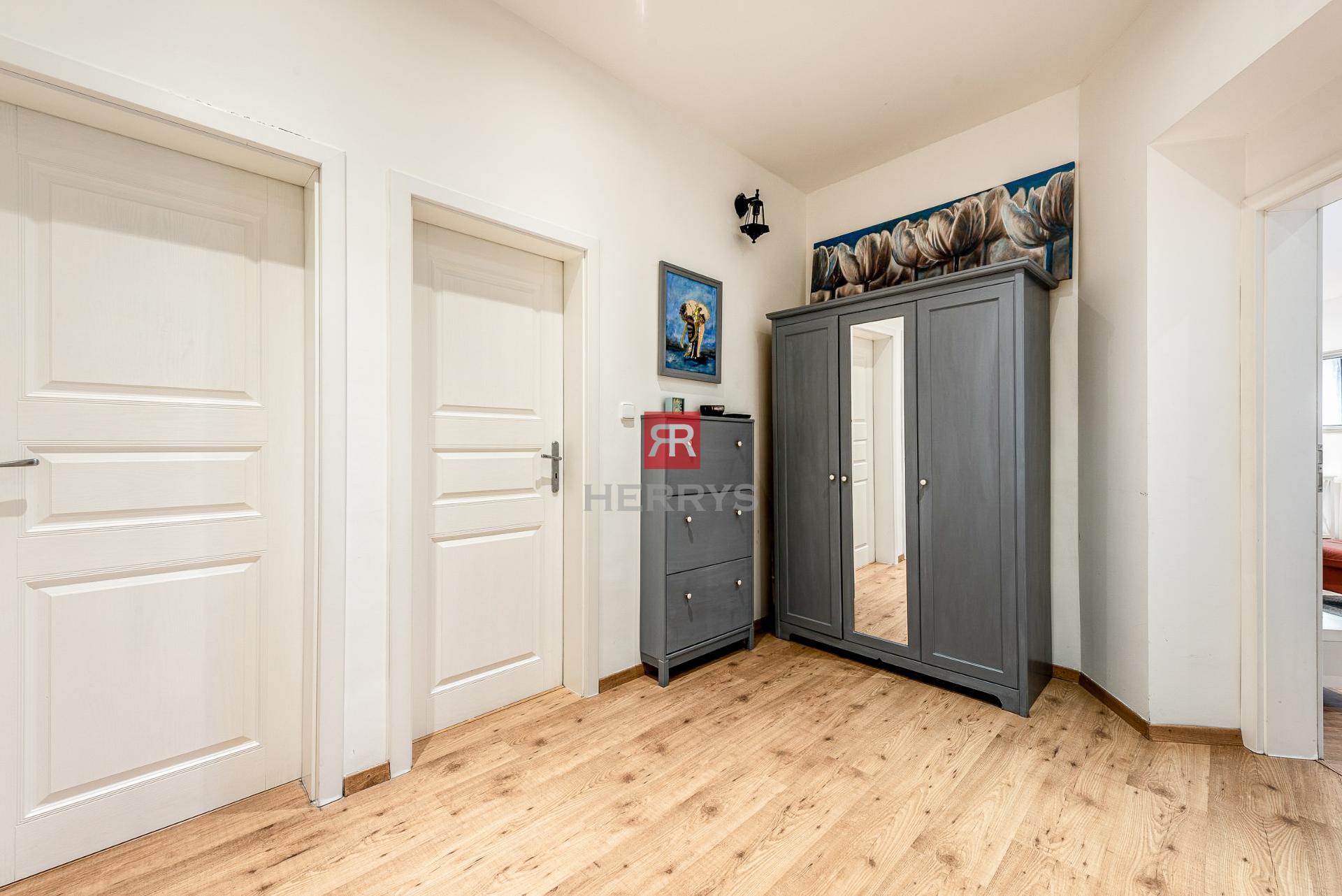 HERRYS - Na predaj mimoriadne priestranný 3 izbový byt v centre Bratislavy