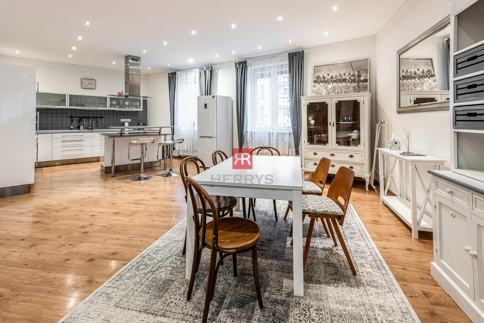 HERRYS - Na predaj mimoriadne priestranný 3 izbový byt v centre Bratislavy