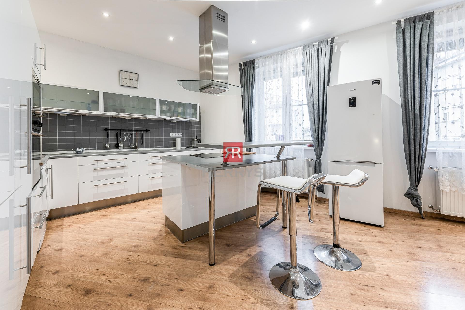 HERRYS - Na predaj mimoriadne priestranný 3 izbový byt v centre Bratislavy