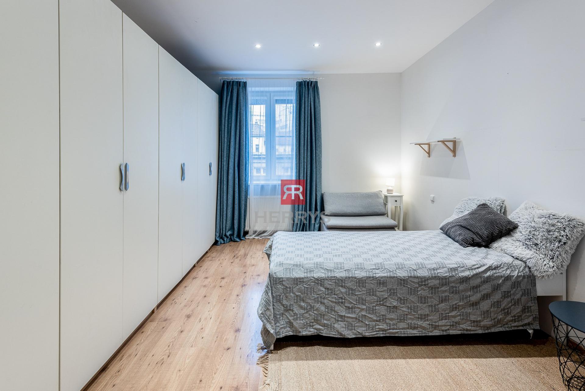 HERRYS - Na predaj mimoriadne priestranný 3 izbový byt v centre Bratislavy