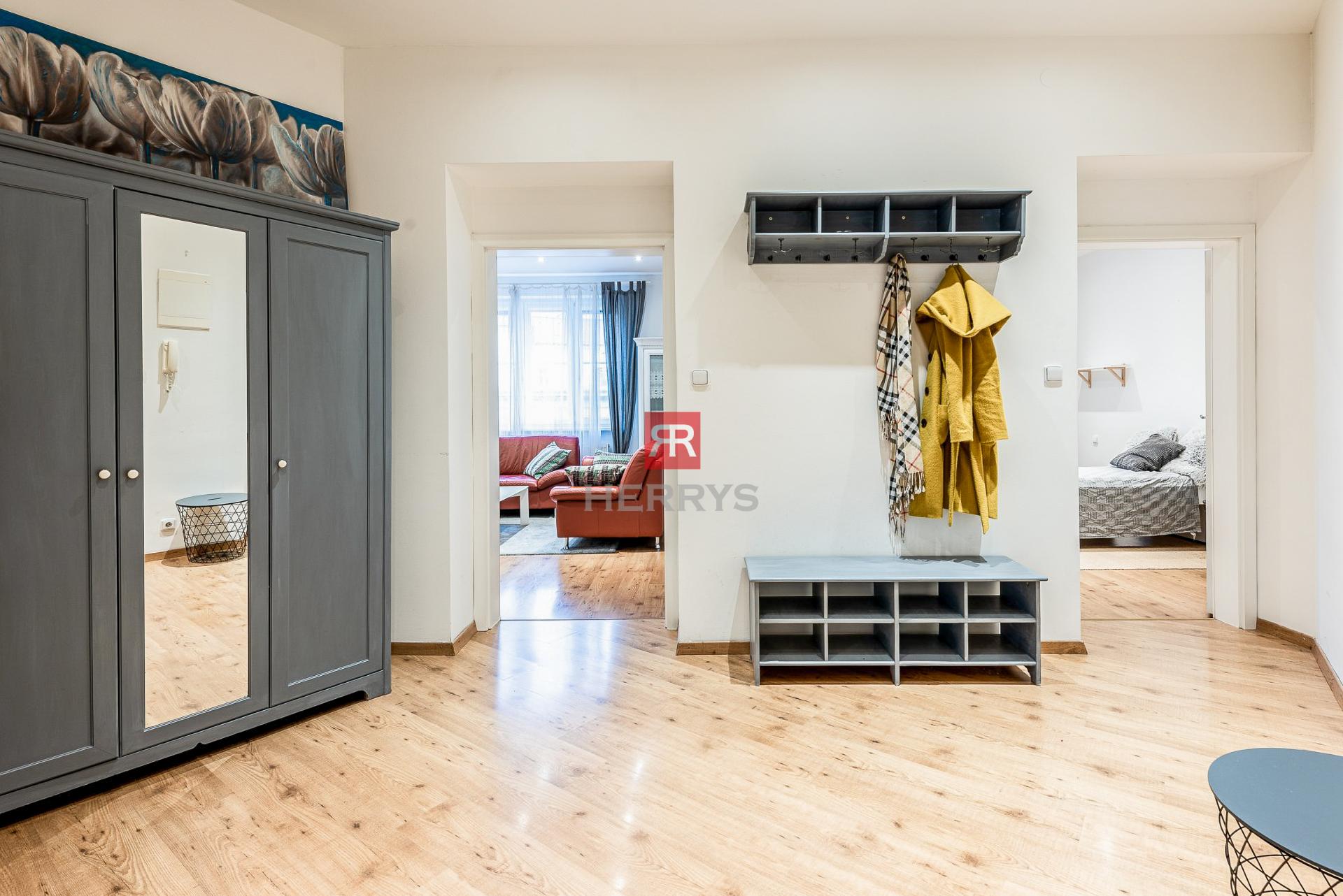 HERRYS - Na predaj mimoriadne priestranný 3 izbový byt v centre Bratislavy