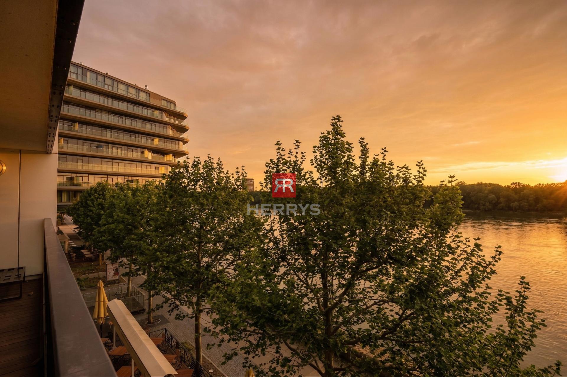 HERRYS - Na prenájom luxusný 3-izbový byt s terasou a výhľadom na Dunaj v projekte River Park