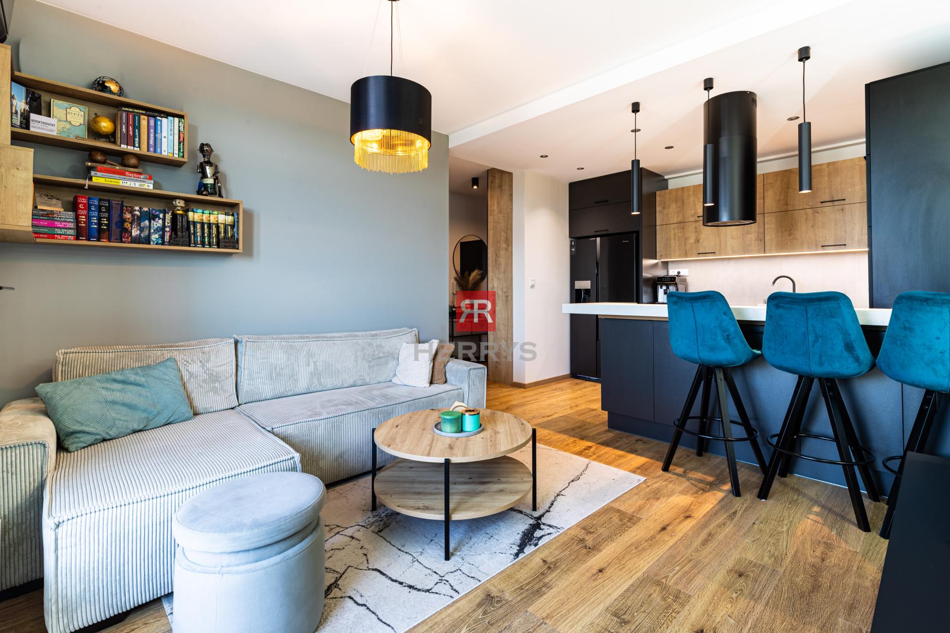 Atraktívny 2,5-izbový byt s výhľadom na Bratislavský hrad v Petržalka City II – Rusovská cesta.