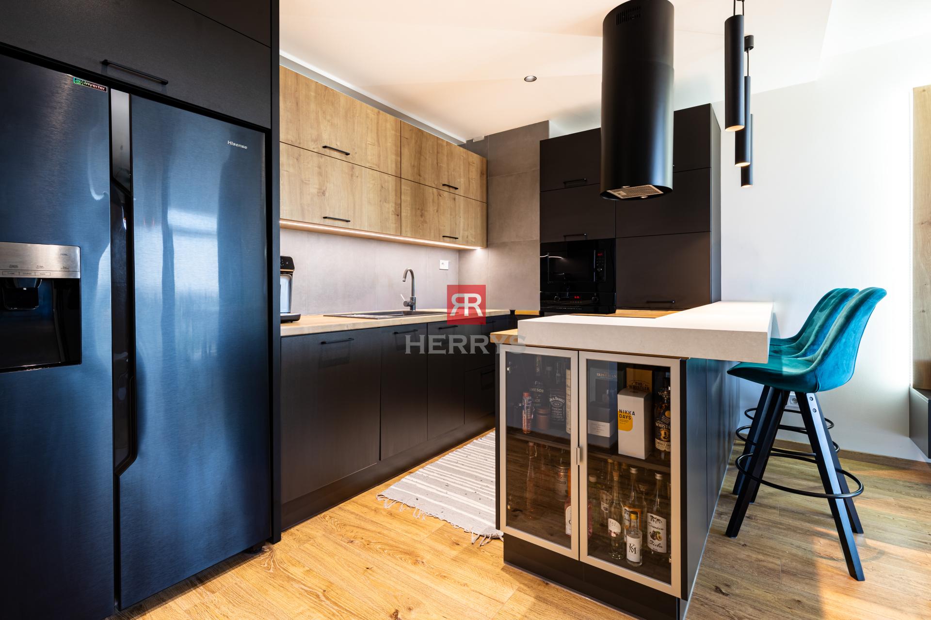 Atraktívny 2,5-izbový byt s výhľadom na Bratislavský hrad v Petržalka City II – Rusovská cesta.