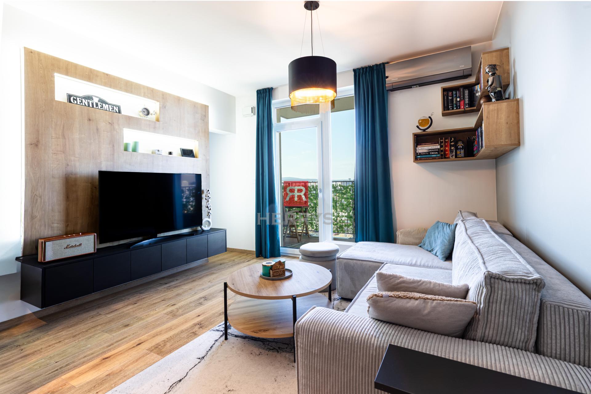 Atraktívny 2,5-izbový byt s výhľadom na Bratislavský hrad v Petržalka City II – Rusovská cesta.