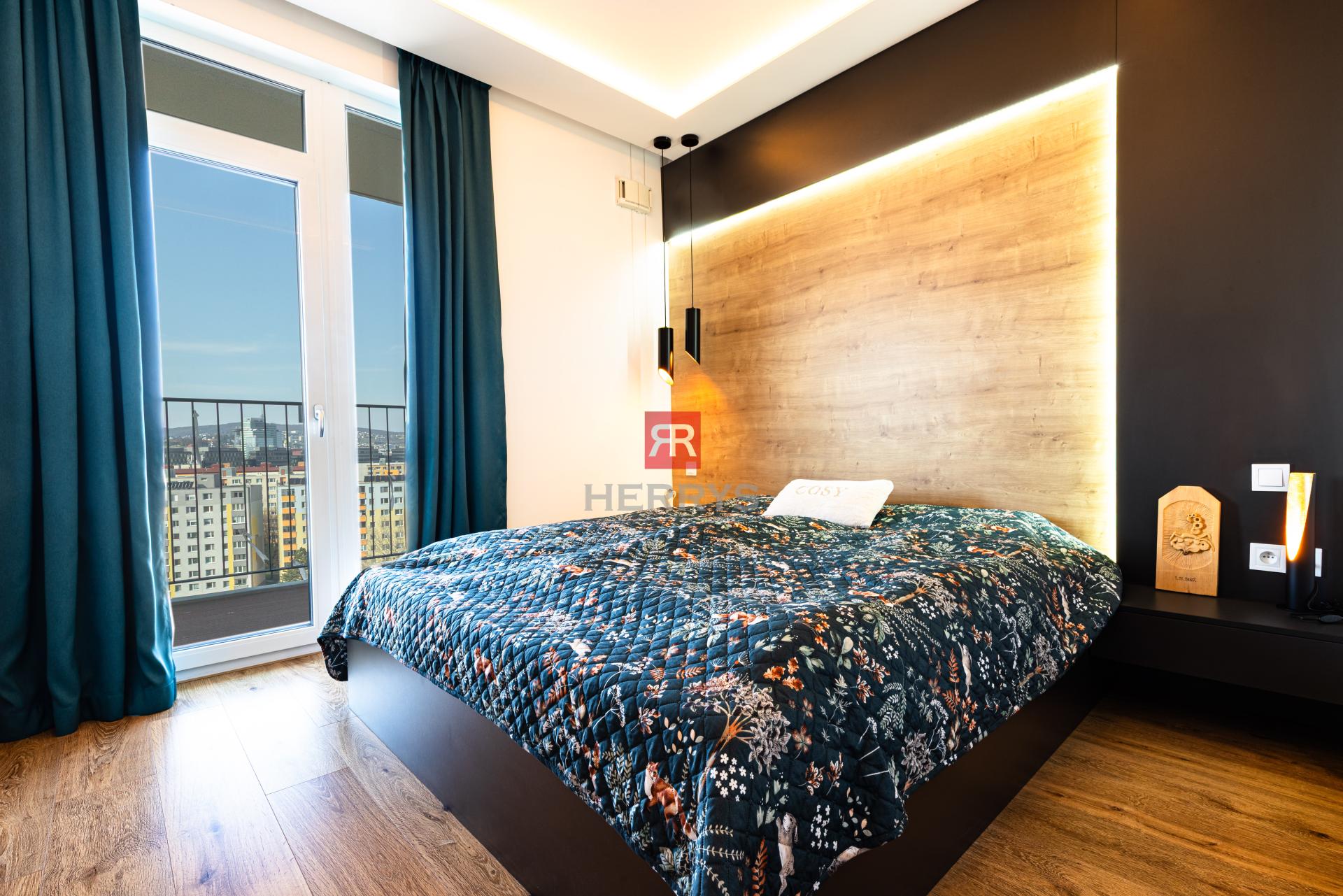 Atraktívny 2,5-izbový byt s výhľadom na Bratislavský hrad v Petržalka City II – Rusovská cesta.